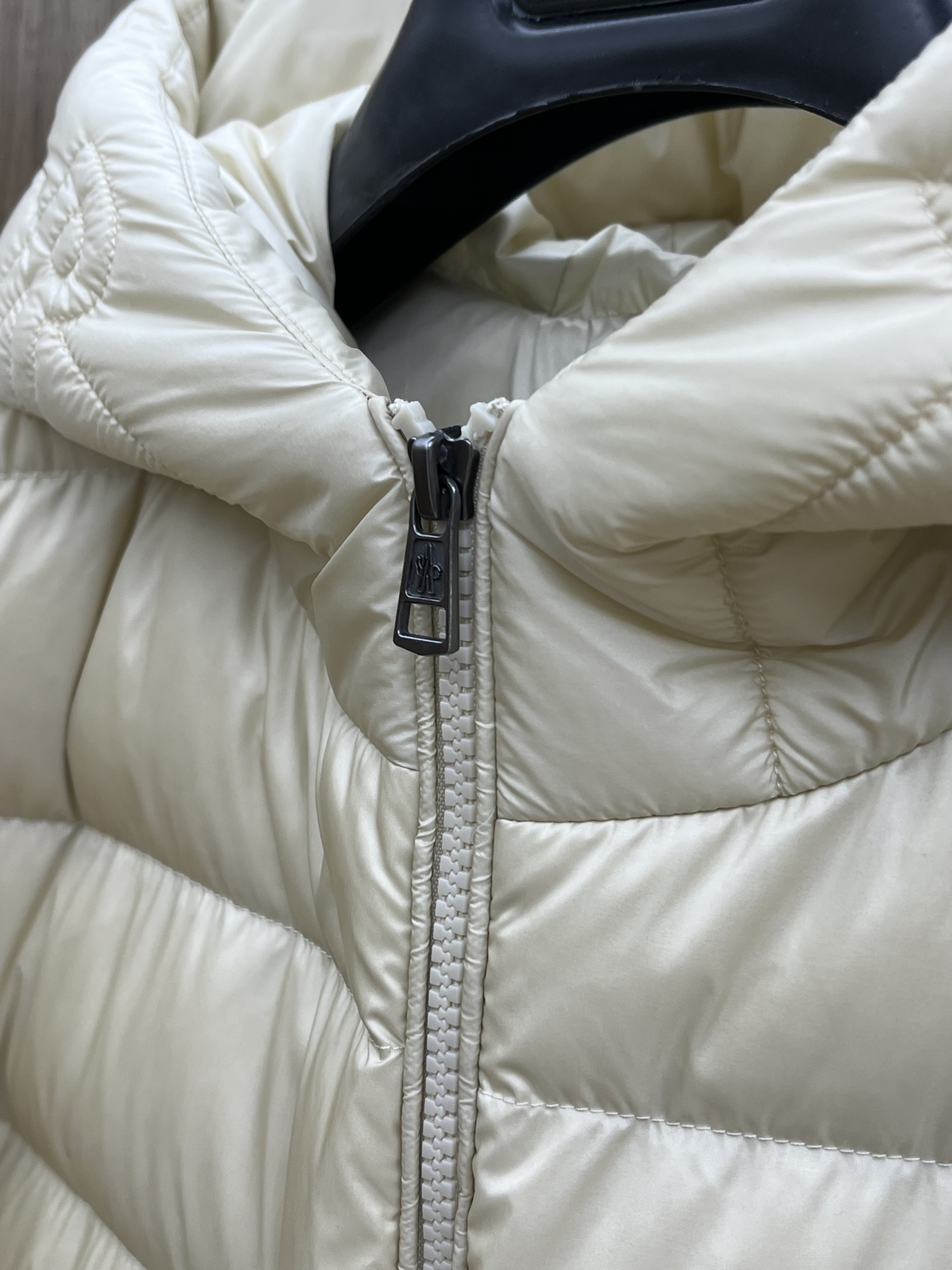 秋冬羽绒 Mon 🔥🔥羽绒服2025最新款时尚设计师款羽绒外套.（连帽不可可拆卸）处处细节显工艺足够的高