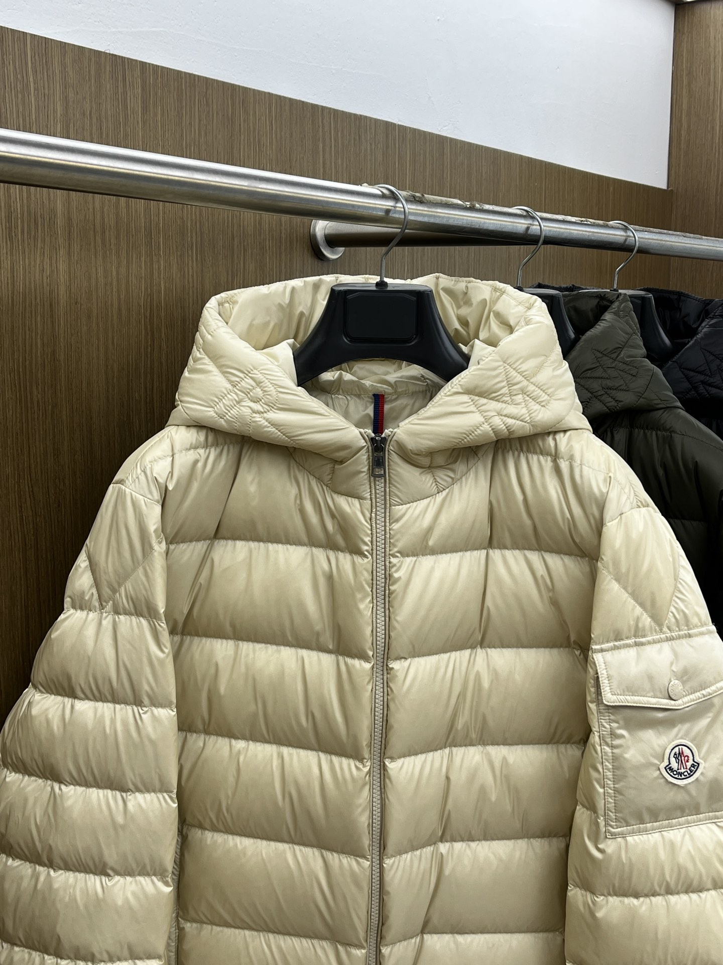 秋冬羽绒 Mon 🔥🔥羽绒服2025最新款时尚设计师款羽绒外套.（连帽不可可拆卸）处处细节显工艺足够的高