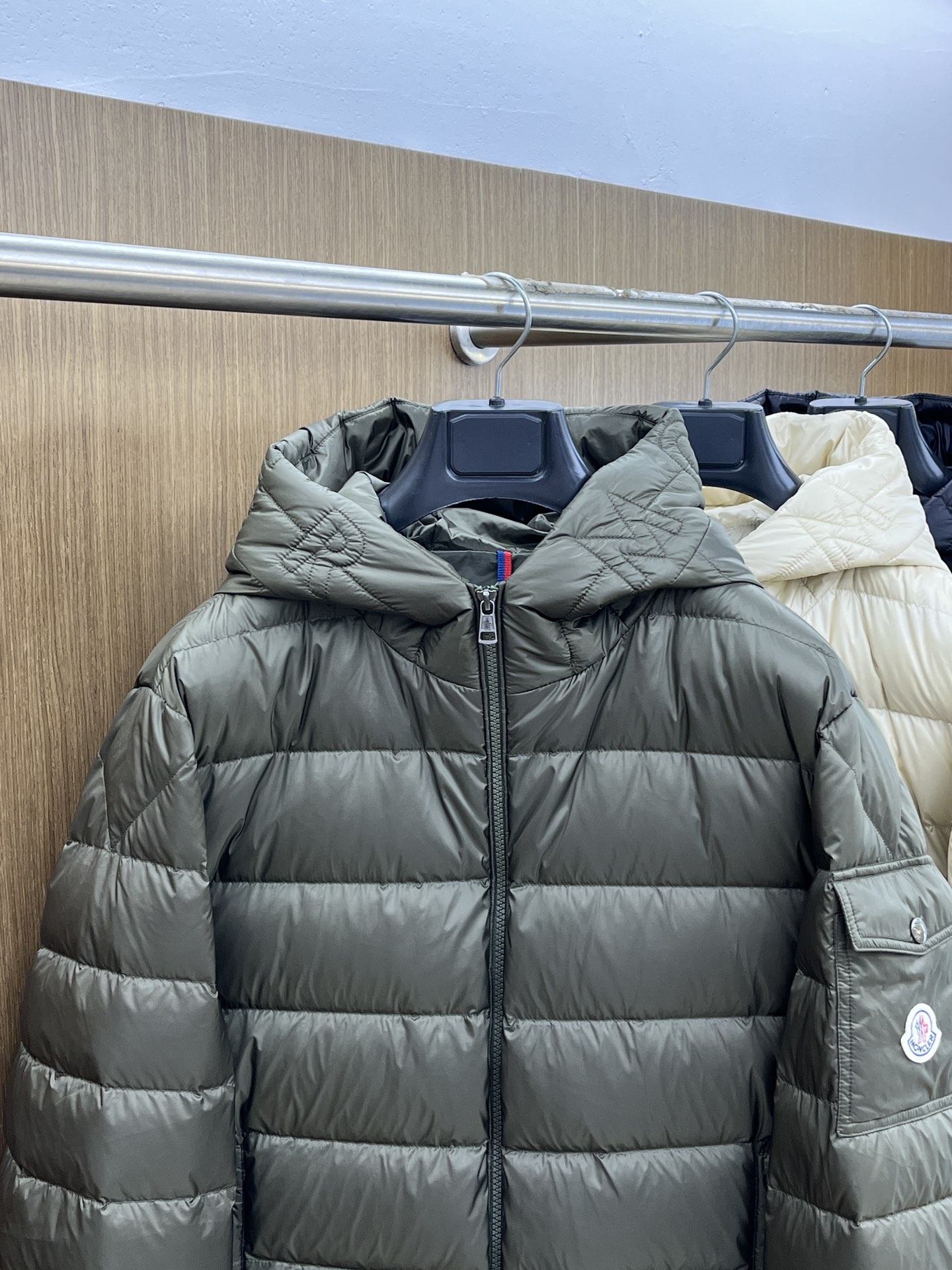 秋冬羽绒 Mon 🔥🔥羽绒服2025最新款时尚设计师款羽绒外套.（连帽不可可拆卸）处处细节显工艺足够的高