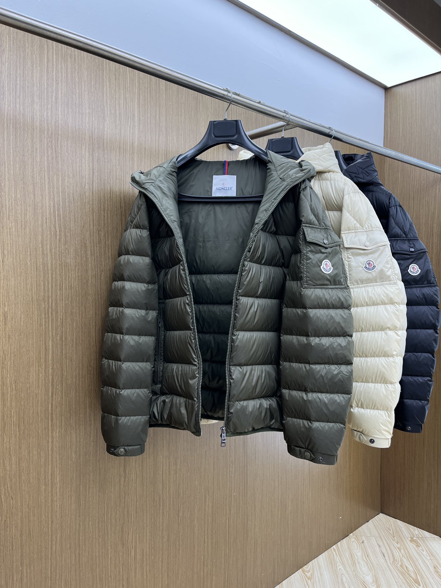 秋冬羽绒 Mon 🔥🔥羽绒服2025最新款时尚设计师款羽绒外套.（连帽不可可拆卸）处处细节显工艺足够的高