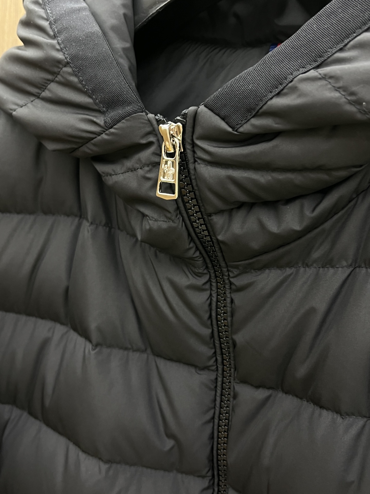秋冬羽绒 Mon 🔥🔥羽绒服2025最新款时尚设计师款羽绒外套.（连帽不可可拆卸）处处细节显工艺足够的高