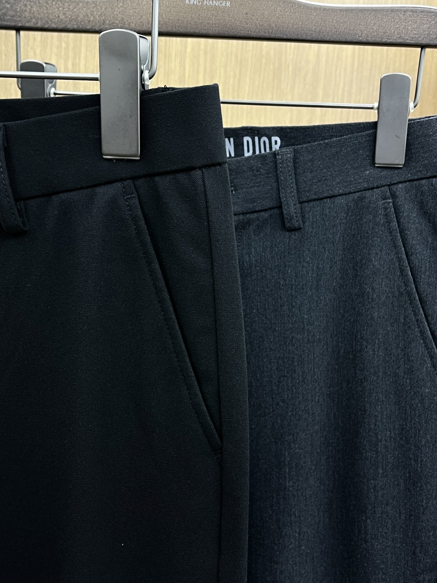 秋冬 CD 🔥🔥ss秋冬新品，官网同步有售，男士高端商务休闲西裤，高端进口面料，带弹力，后面采用硅胶字母