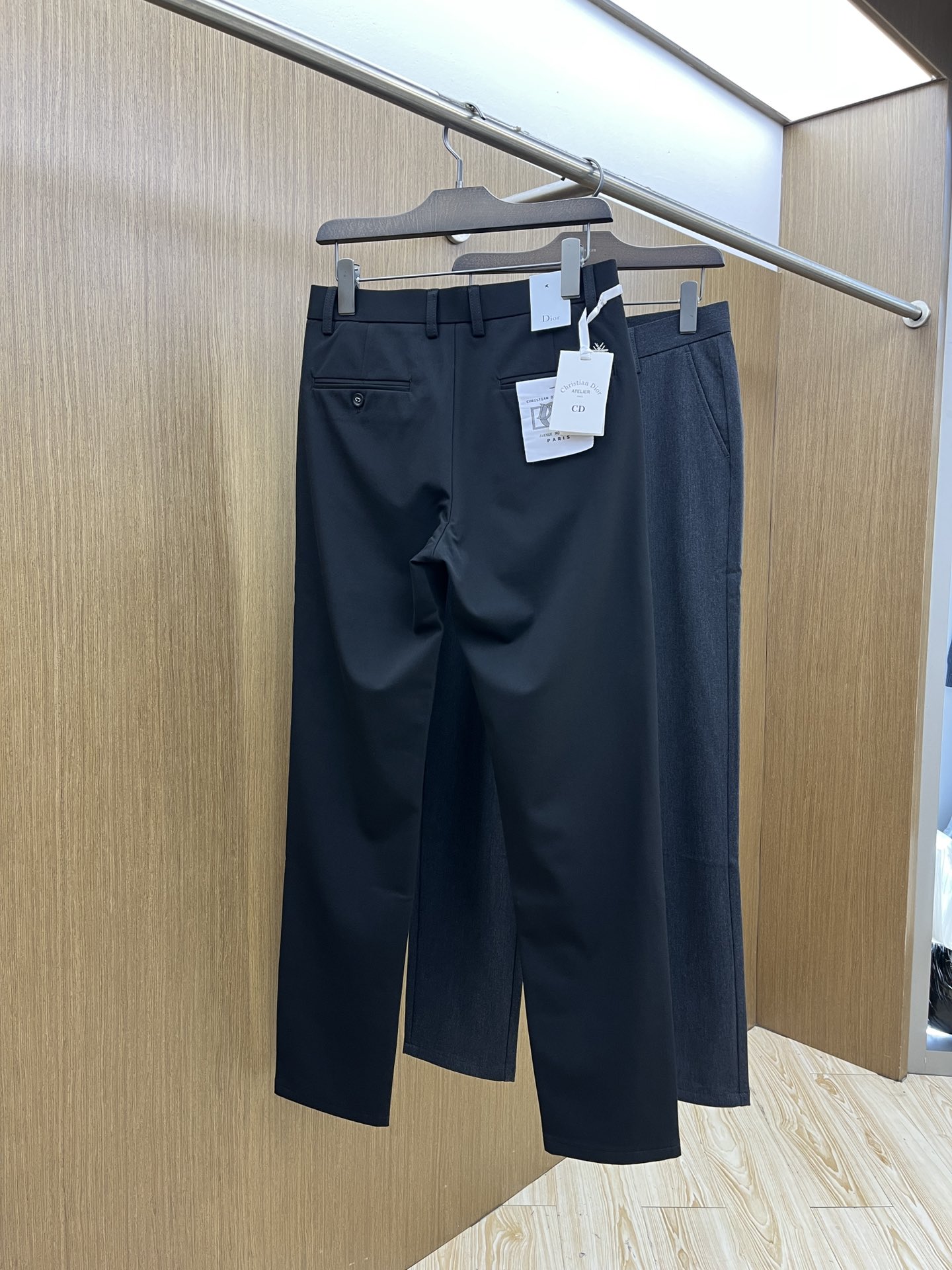 秋冬 CD 🔥🔥ss秋冬新品，官网同步有售，男士高端商务休闲西裤，高端进口面料，带弹力，后面采用硅胶字母
