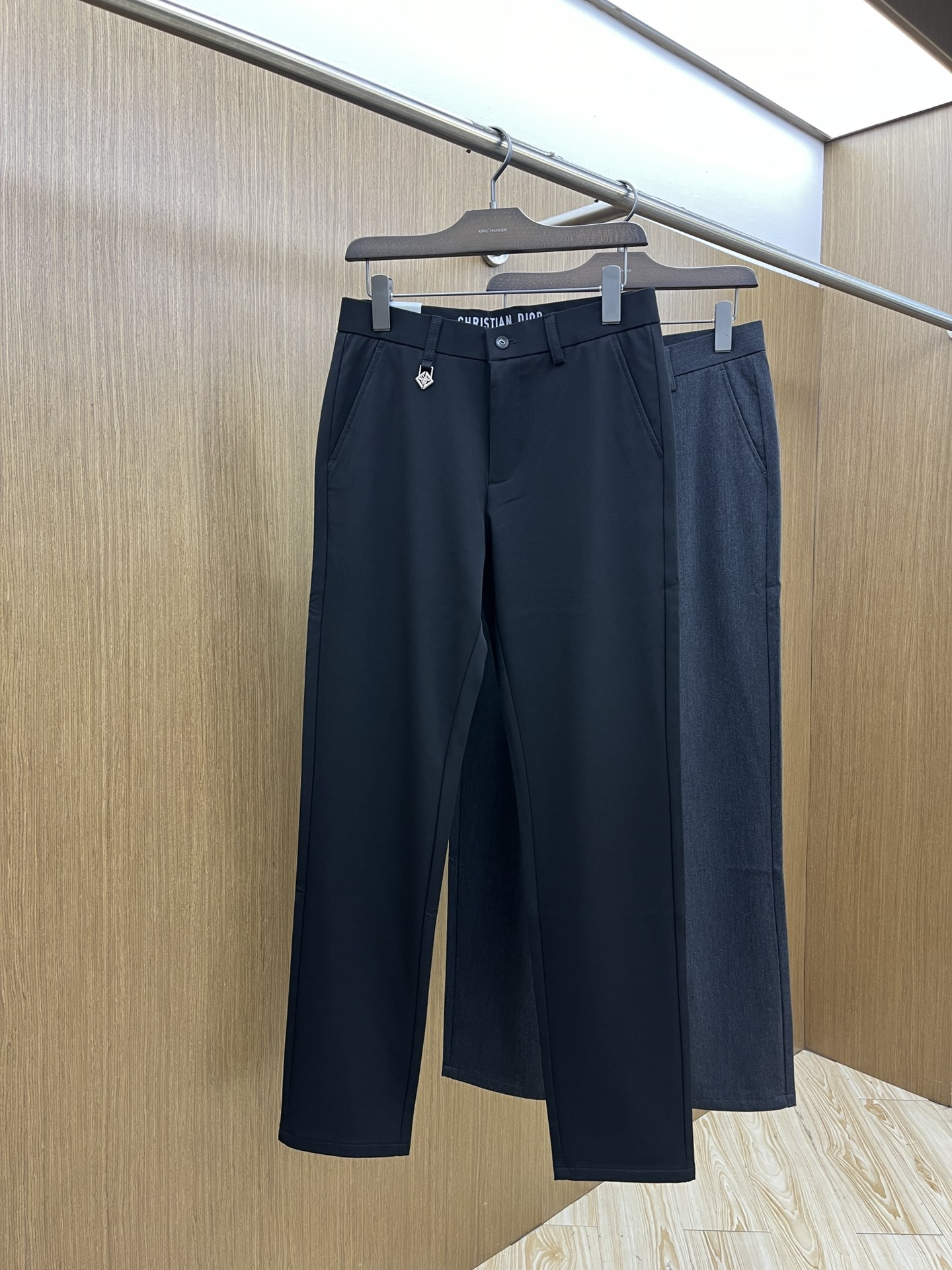 秋冬 CD 🔥🔥ss秋冬新品，官网同步有售，男士高端商务休闲西裤，高端进口面料，带弹力，后面采用硅胶字母