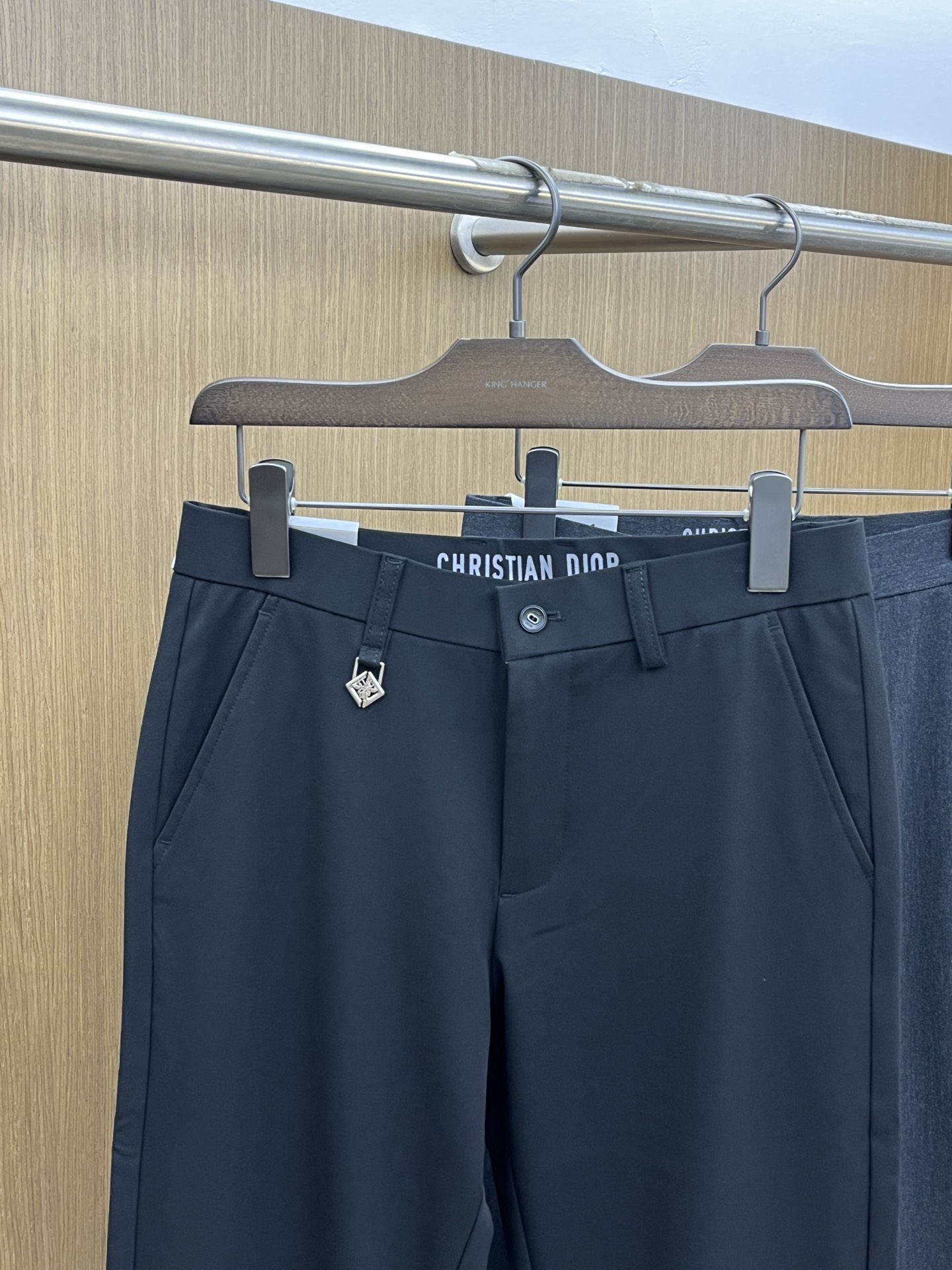 秋冬 CD 🔥🔥ss秋冬新品，官网同步有售，男士高端商务休闲西裤，高端进口面料，带弹力，后面采用硅胶字母