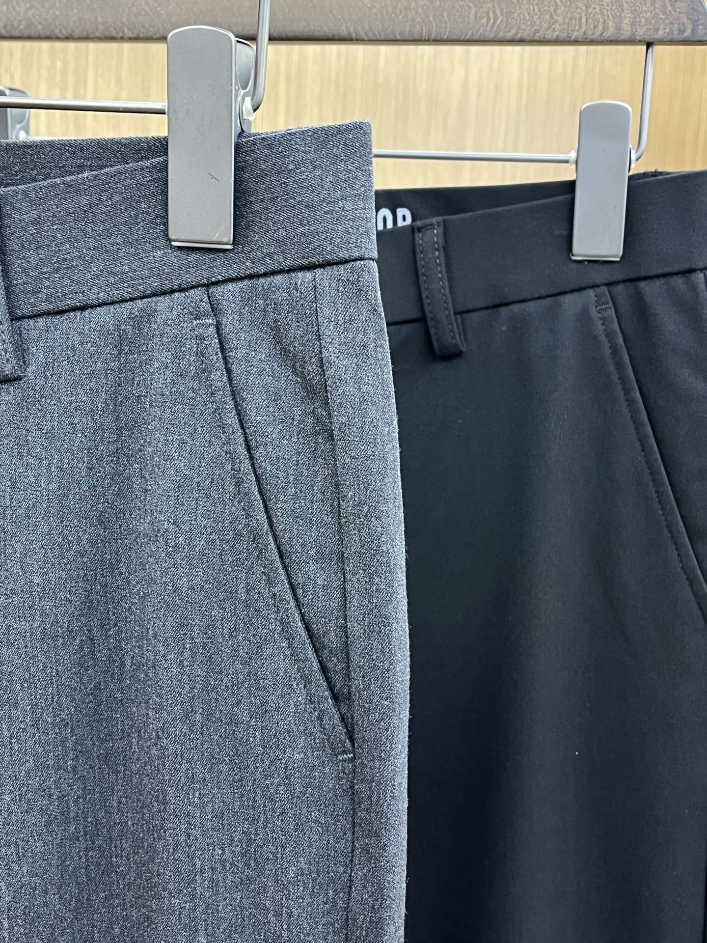 秋冬 CD 🔥🔥ss秋冬新品，官网同步有售，男士高端商务休闲西裤，高端进口面料，带弹力，后面采用硅胶字母