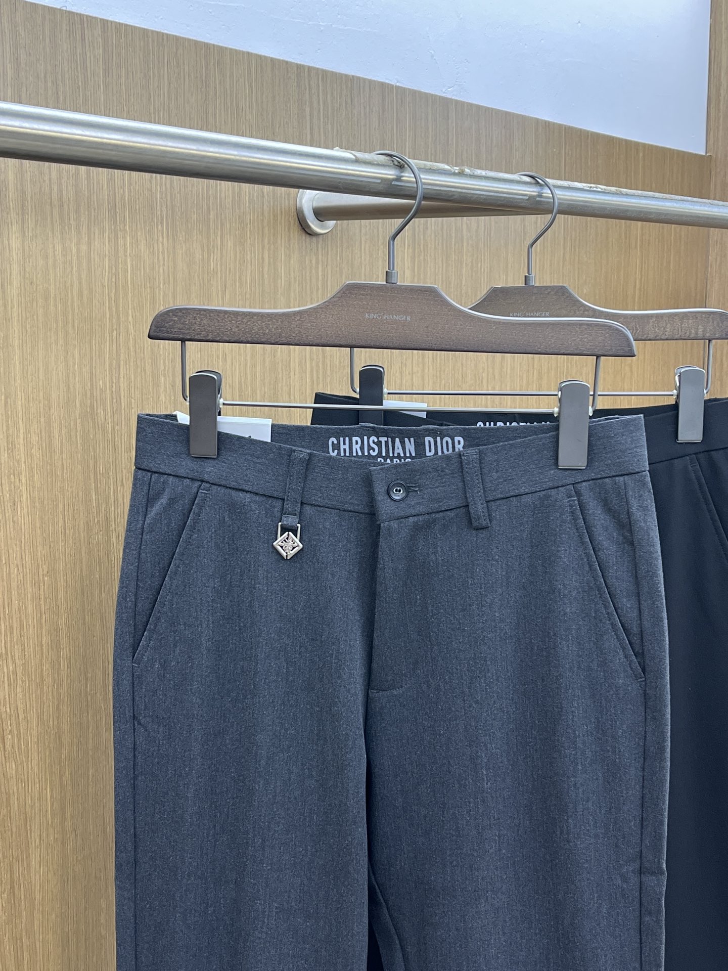 秋冬 CD 🔥🔥ss秋冬新品，官网同步有售，男士高端商务休闲西裤，高端进口面料，带弹力，后面采用硅胶字母