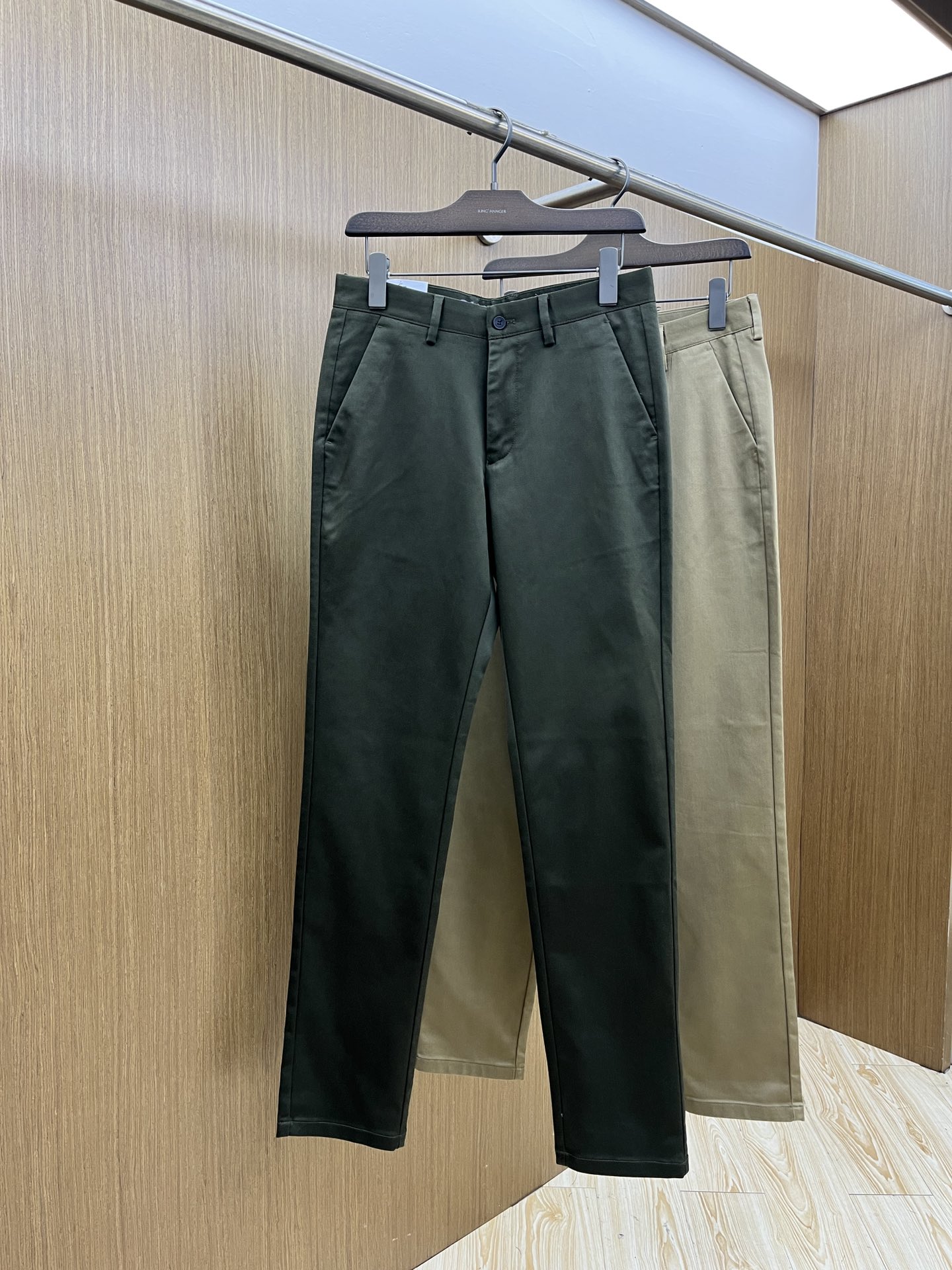 秋冬 BBR 🔥🔥ss秋冬新品，官网同步有售，男士高端商务休闲西裤，高端进口面料，带弹力，后面采用硅胶字