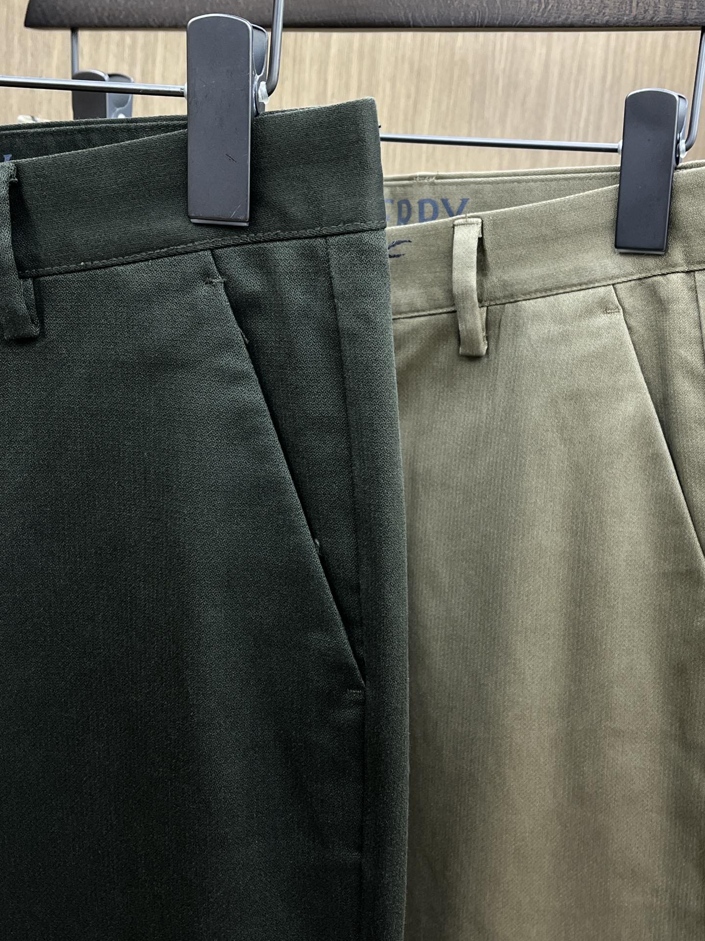 秋冬 BBR 🔥🔥ss秋冬新品，官网同步有售，男士高端商务休闲西裤，高端进口面料，带弹力，后面采用硅胶字