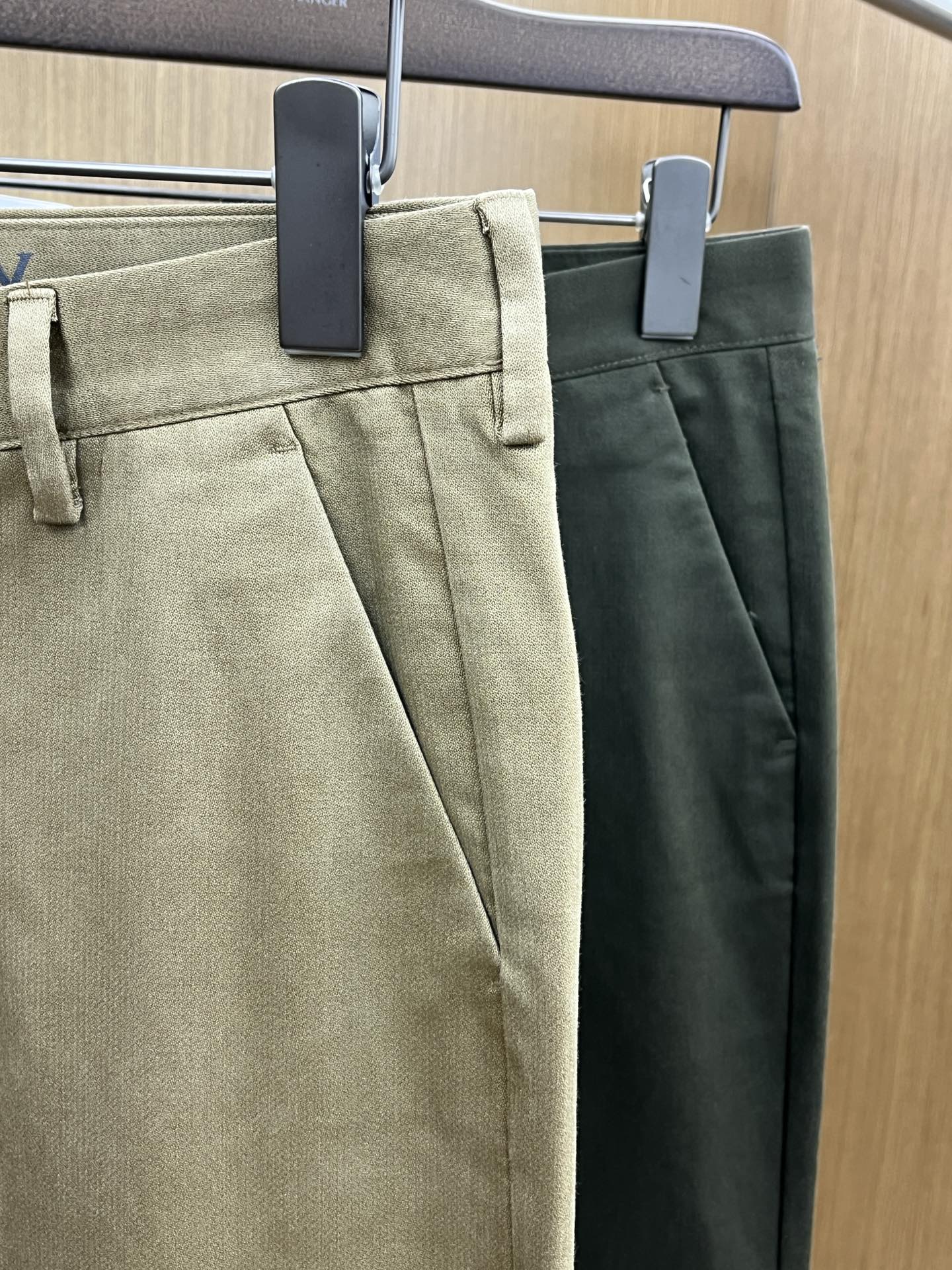 秋冬 BBR 🔥🔥ss秋冬新品，官网同步有售，男士高端商务休闲西裤，高端进口面料，带弹力，后面采用硅胶字