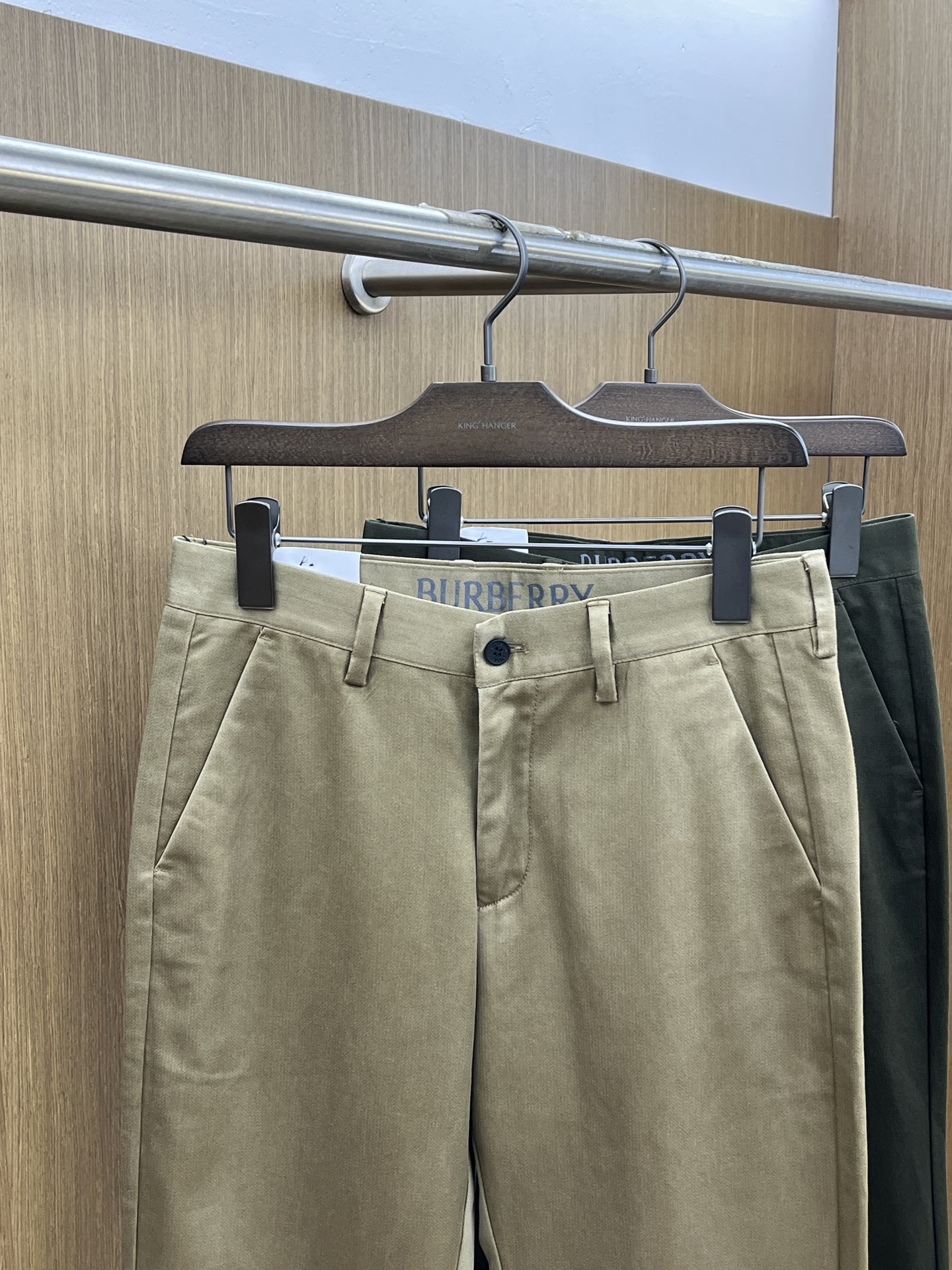 秋冬 BBR 🔥🔥ss秋冬新品，官网同步有售，男士高端商务休闲西裤，高端进口面料，带弹力，后面采用硅胶字