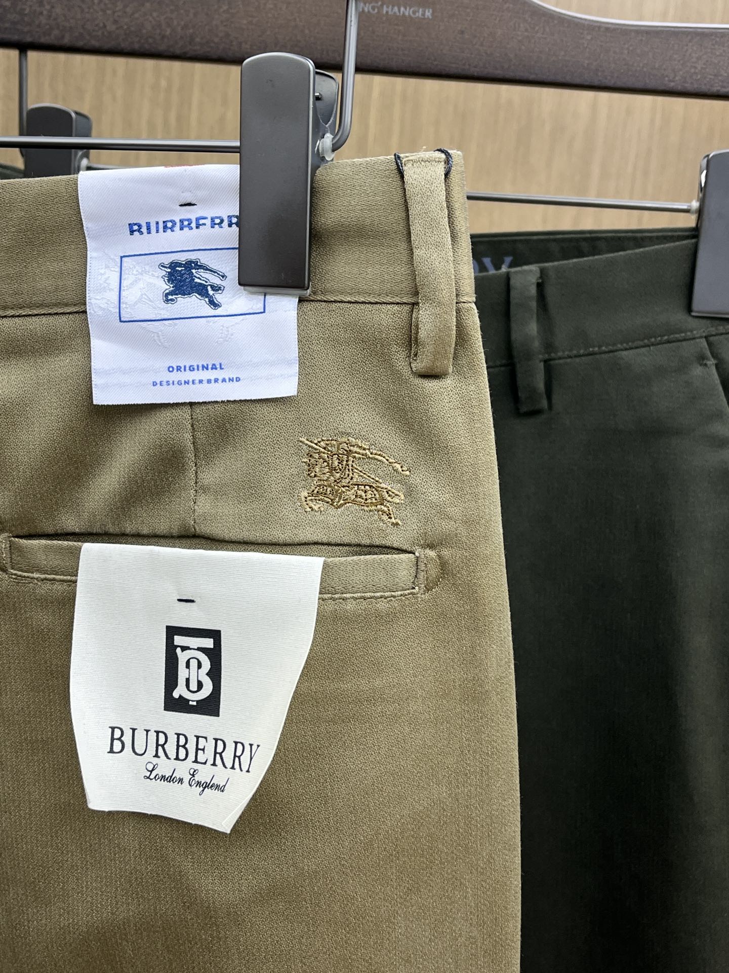 秋冬 BBR 🔥🔥ss秋冬新品，官网同步有售，男士高端商务休闲西裤，高端进口面料，带弹力，后面采用硅胶字