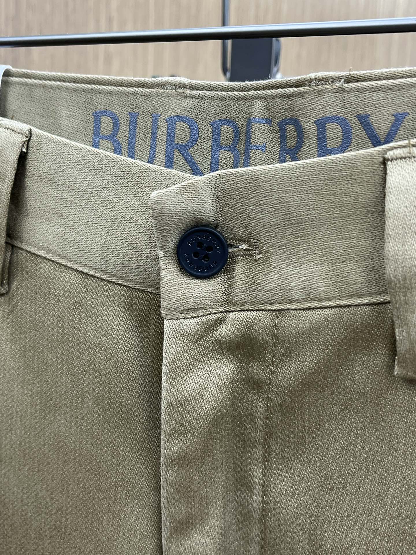 秋冬 BBR 🔥🔥ss秋冬新品，官网同步有售，男士高端商务休闲西裤，高端进口面料，带弹力，后面采用硅胶字