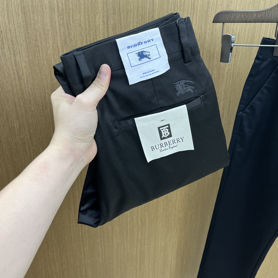 秋冬 BBR 🔥🔥ss秋冬新品，官网同步有售，男士高端商务休闲西裤，高端进口面料，带弹力，后面采用硅胶字