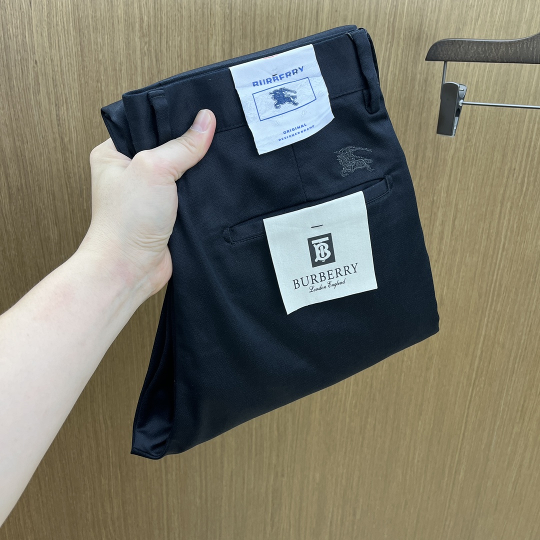 NO:573131,Autumn and winter BBR 1955ss new autumn and winter products, available on the official website at the same time, men's high-end business casual trousers, high-end imported fabrics, with elasticity, silicone letter gluing on the back, five collocations, both classic and fashionable, tailor-made, the upper body effect is unrestricted, comfortable and breathable, fax code number 30-3837,, alexander wang19860909秋冬 BBR 1955ss秋冬新品,官网同步有售,男士高端商务休闲西裤,高端进口面料,带弹力,后面采用硅胶字母压胶,五搭配,即经典又时尚,合体裁缝,上身效果无约束感 ,舒适透气fax 码数30-3837,,alexander wang,Men's clothing