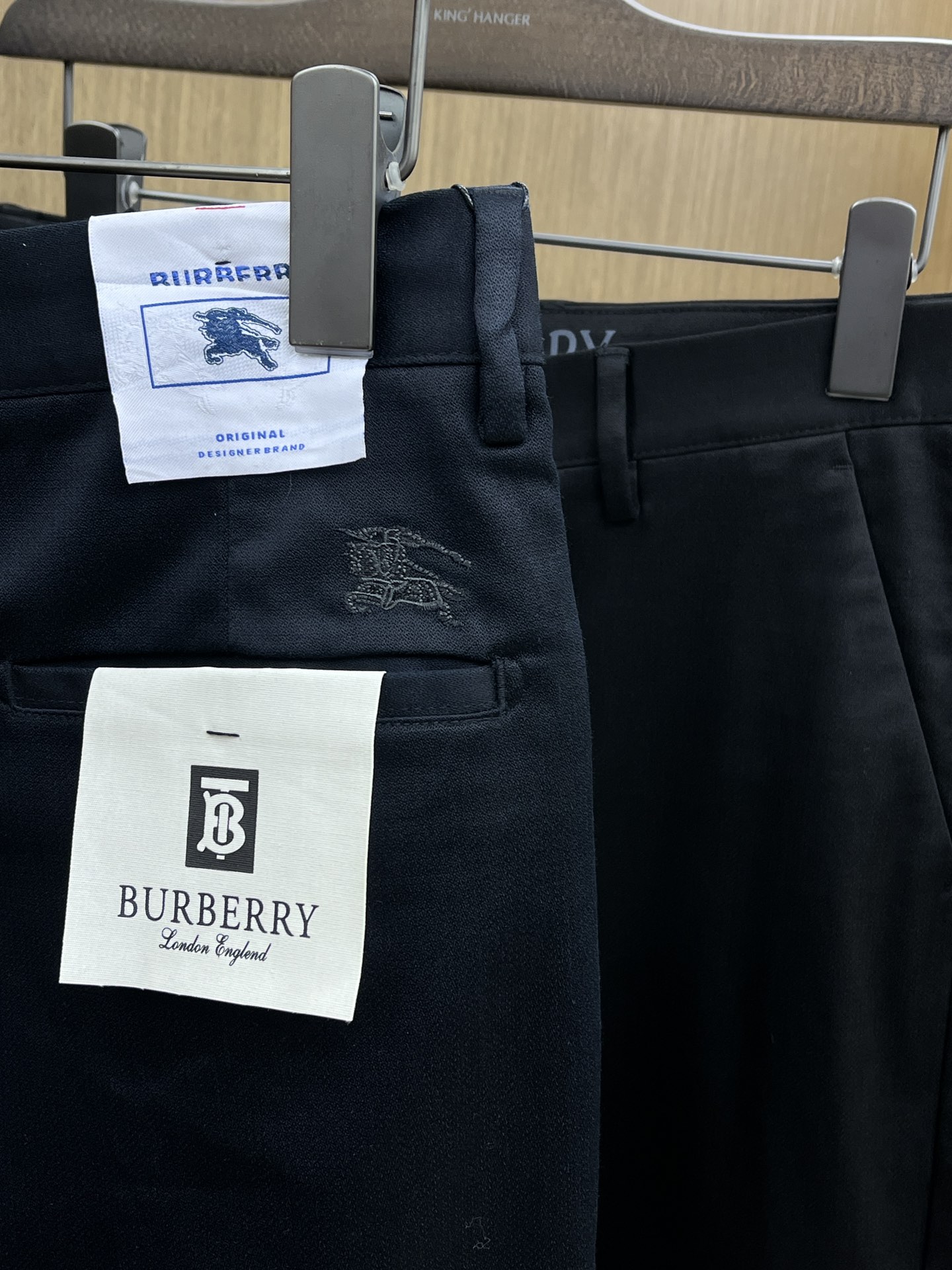 秋冬 BBR 🔥🔥ss秋冬新品，官网同步有售，男士高端商务休闲西裤，高端进口面料，带弹力，后面采用硅胶字