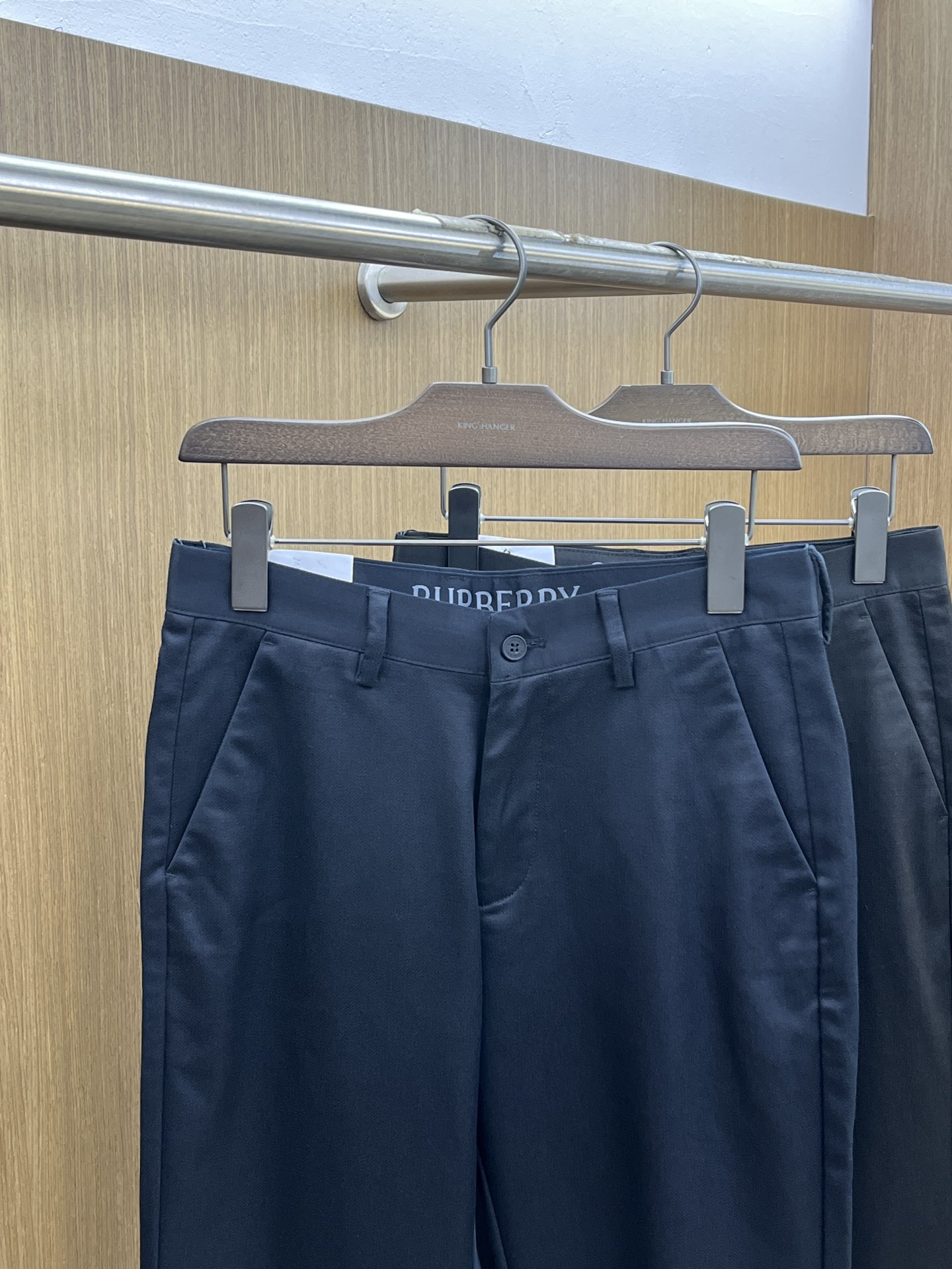 秋冬 BBR 🔥🔥ss秋冬新品，官网同步有售，男士高端商务休闲西裤，高端进口面料，带弹力，后面采用硅胶字