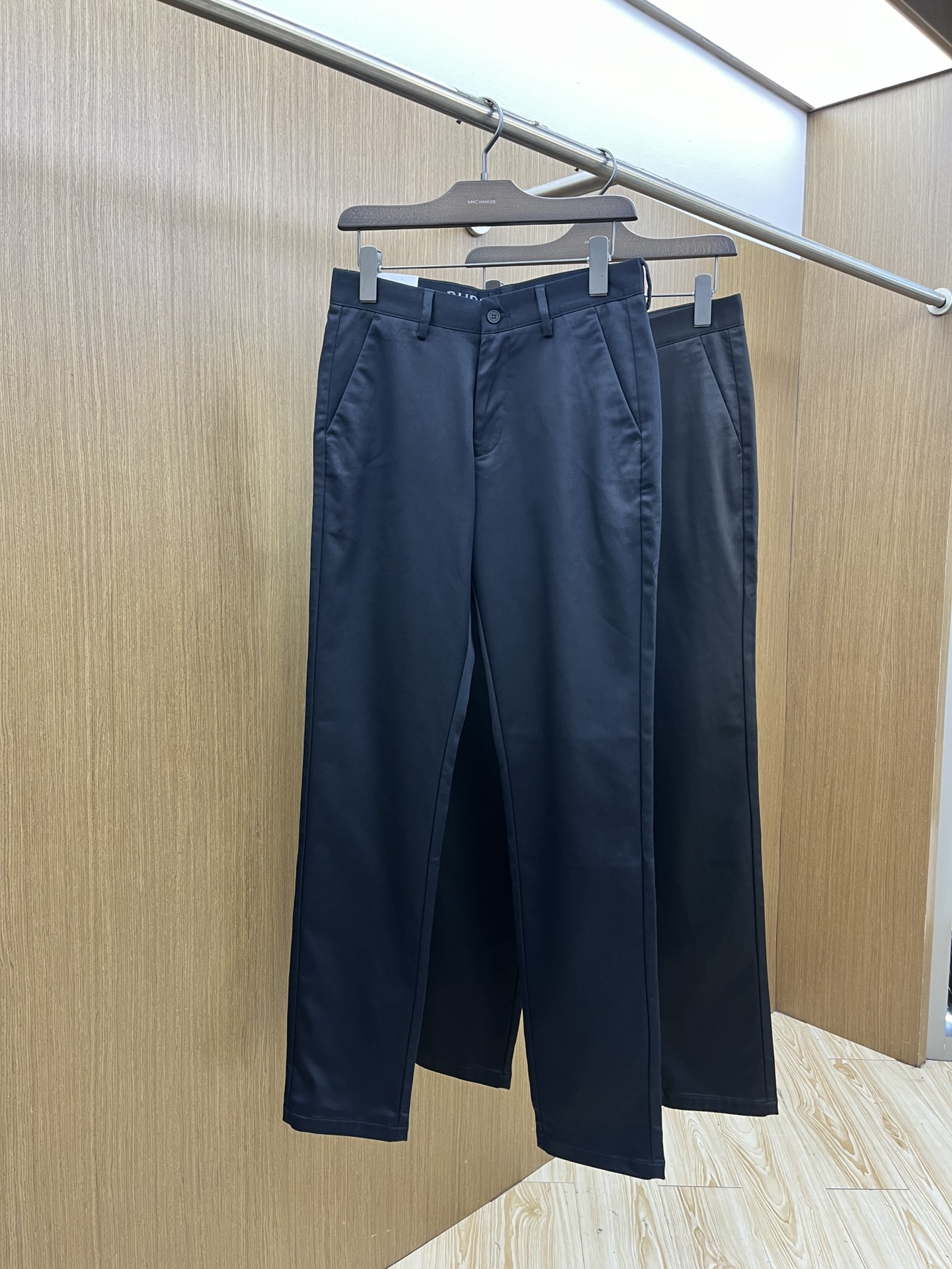 秋冬 BBR 🔥🔥ss秋冬新品，官网同步有售，男士高端商务休闲西裤，高端进口面料，带弹力，后面采用硅胶字