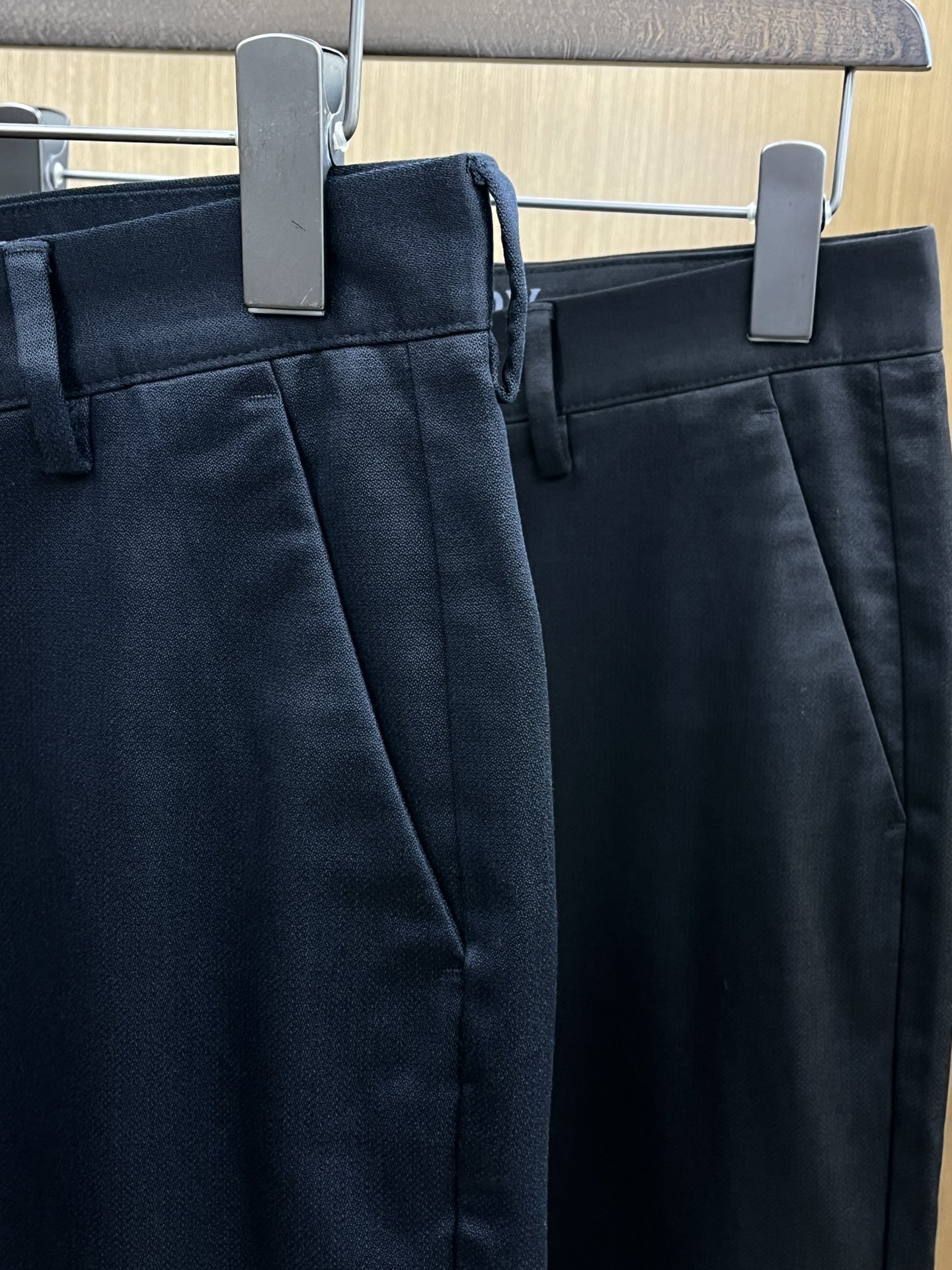 秋冬 BBR 🔥🔥ss秋冬新品，官网同步有售，男士高端商务休闲西裤，高端进口面料，带弹力，后面采用硅胶字