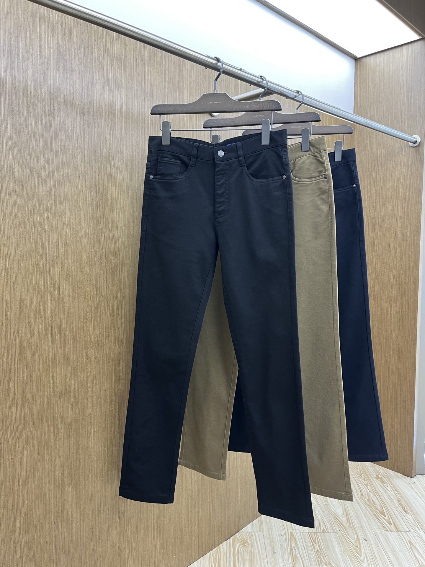 秋冬 BBR 🔥🔥ss秋冬新品，官网同步有售，男士高端商务休闲西裤，高端进口面料，带弹力，后面采用硅胶字