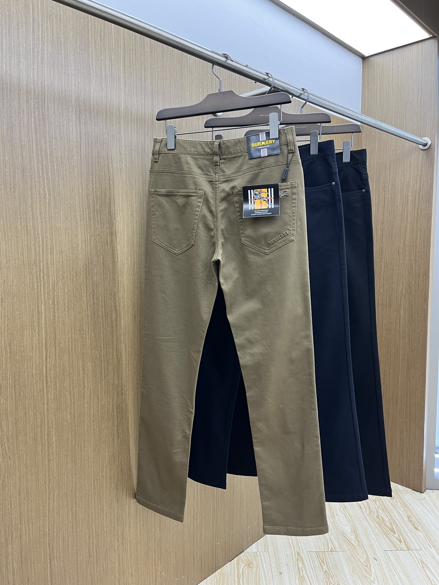 秋冬 BBR 🔥🔥ss秋冬新品，官网同步有售，男士高端商务休闲西裤，高端进口面料，带弹力，后面采用硅胶字