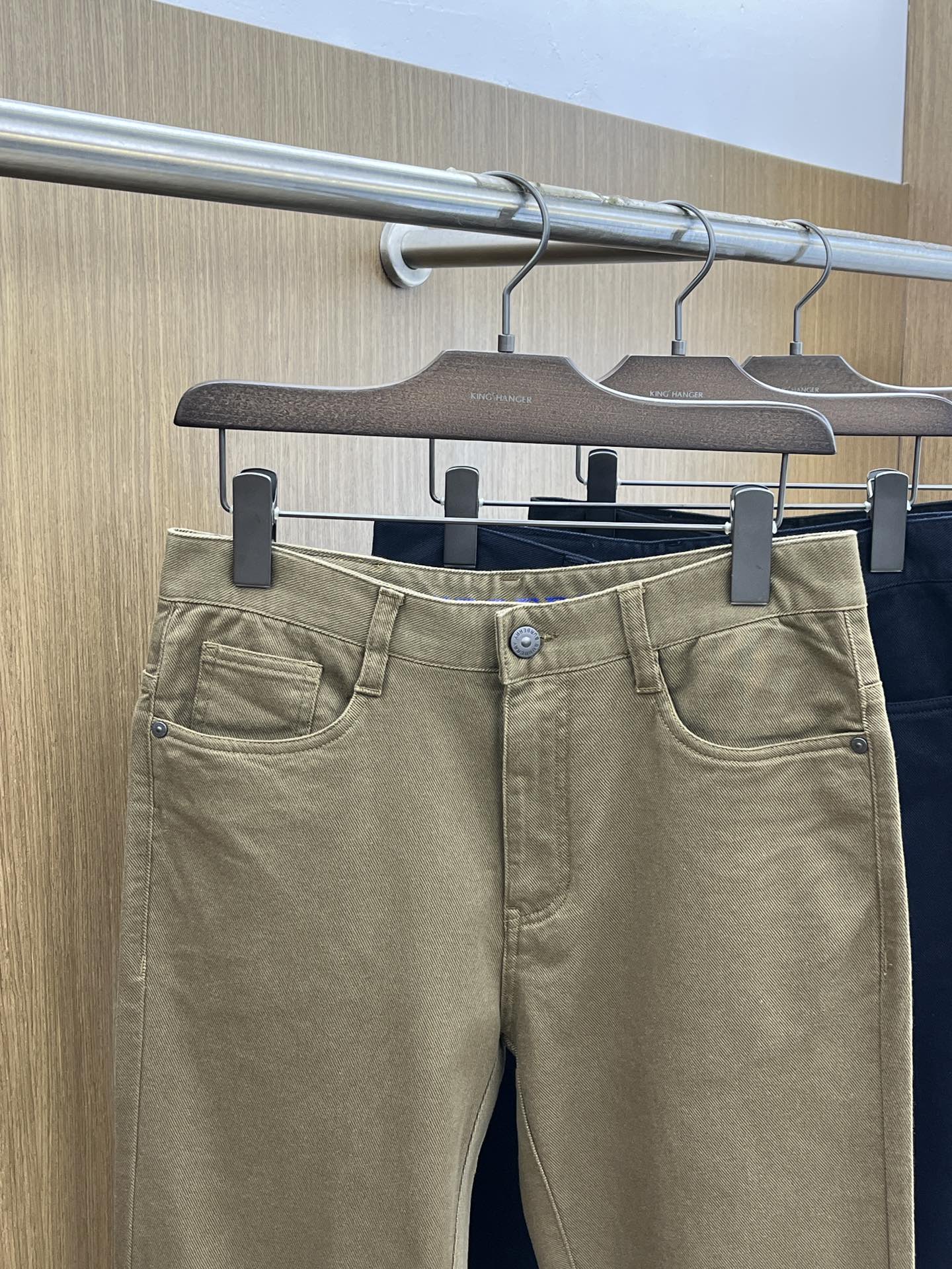 秋冬 BBR 🔥🔥ss秋冬新品，官网同步有售，男士高端商务休闲西裤，高端进口面料，带弹力，后面采用硅胶字