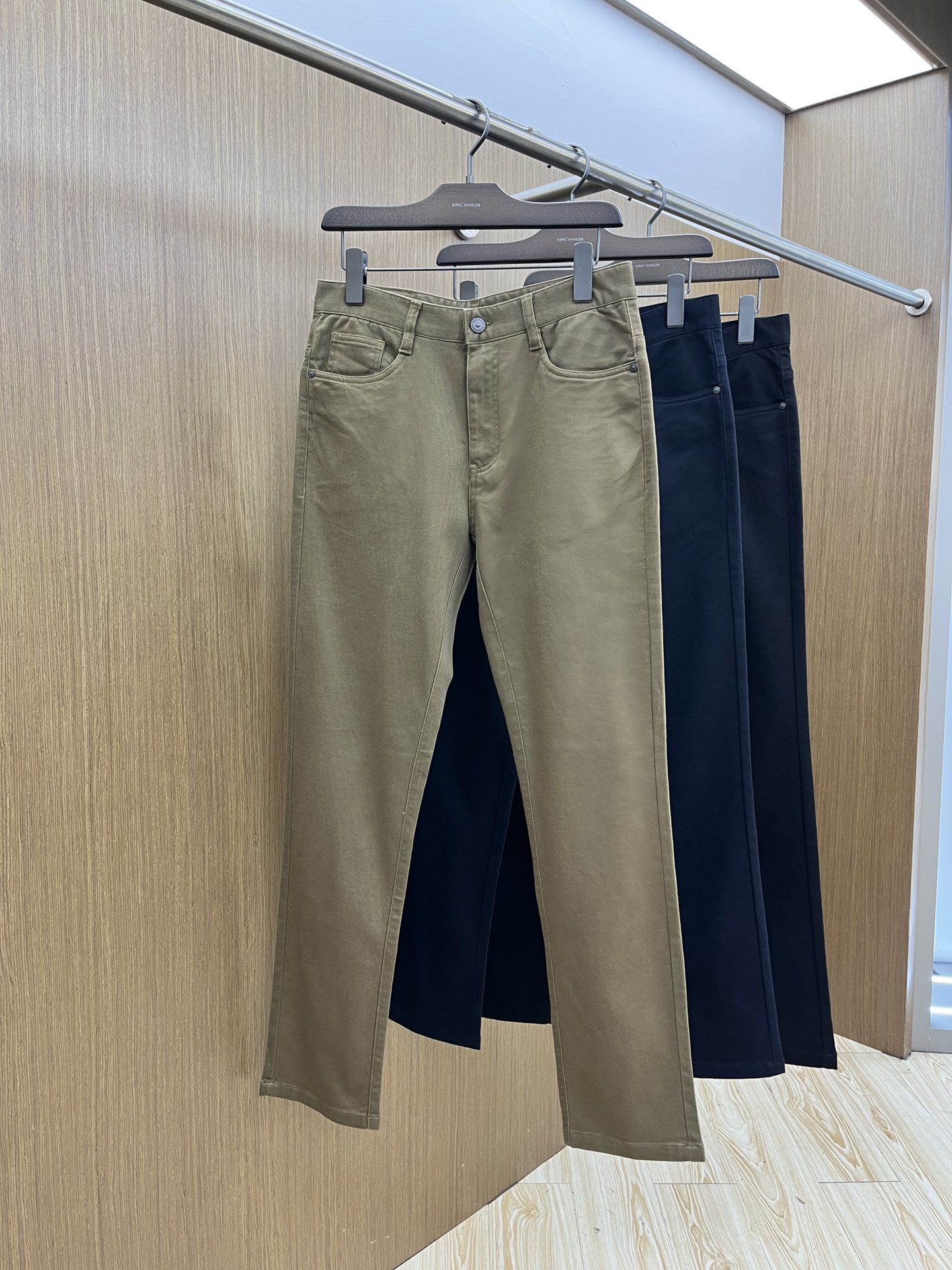 秋冬 BBR 🔥🔥ss秋冬新品，官网同步有售，男士高端商务休闲西裤，高端进口面料，带弹力，后面采用硅胶字