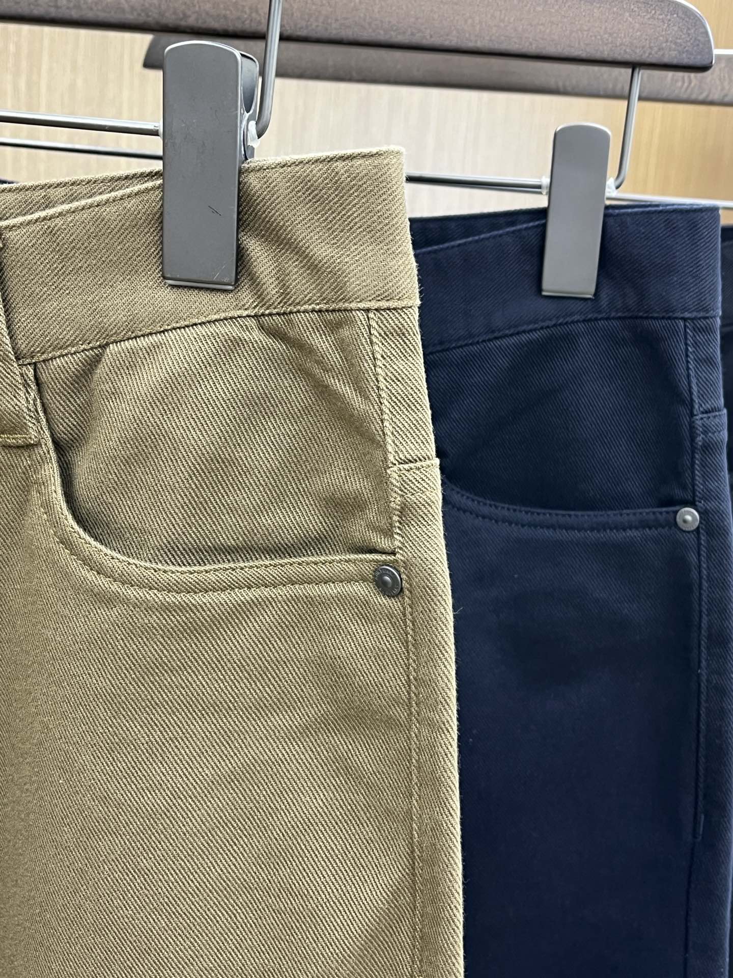 秋冬 BBR 🔥🔥ss秋冬新品，官网同步有售，男士高端商务休闲西裤，高端进口面料，带弹力，后面采用硅胶字