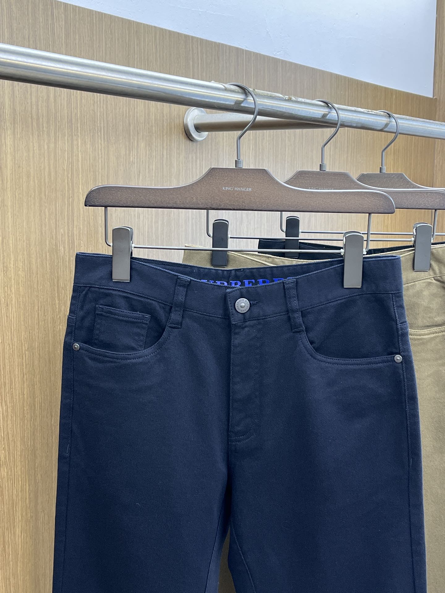 秋冬 BBR 🔥🔥ss秋冬新品，官网同步有售，男士高端商务休闲西裤，高端进口面料，带弹力，后面采用硅胶字