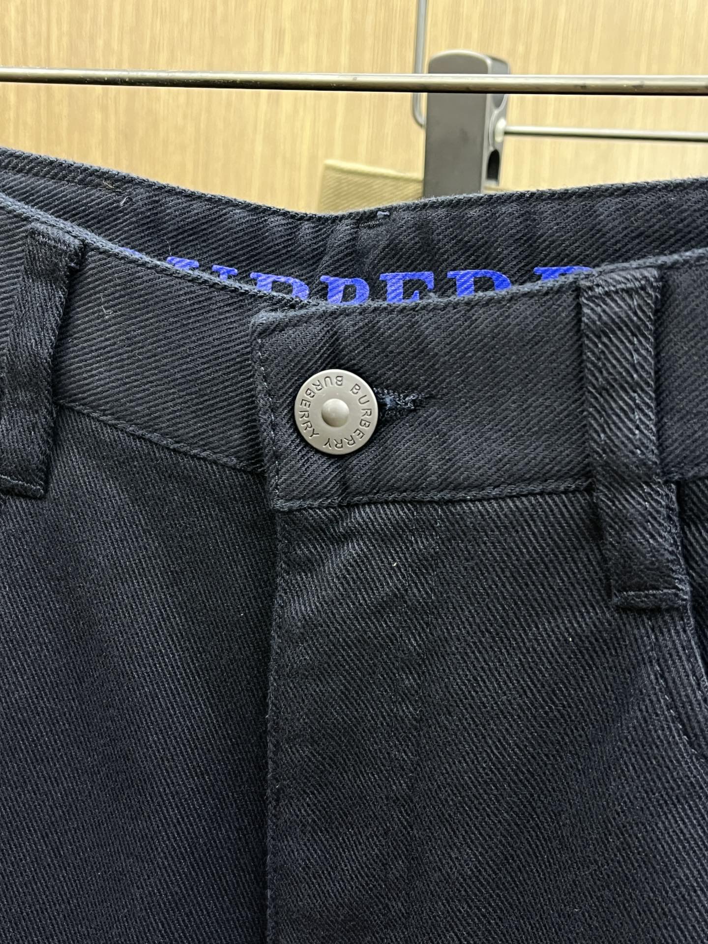 秋冬 BBR 🔥🔥ss秋冬新品，官网同步有售，男士高端商务休闲西裤，高端进口面料，带弹力，后面采用硅胶字