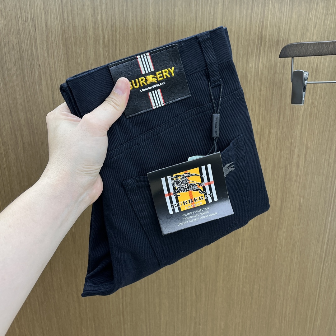 秋冬 BBR 🔥🔥ss秋冬新品，官网同步有售，男士高端商务休闲西裤，高端进口面料，带弹力，后面采用硅胶字