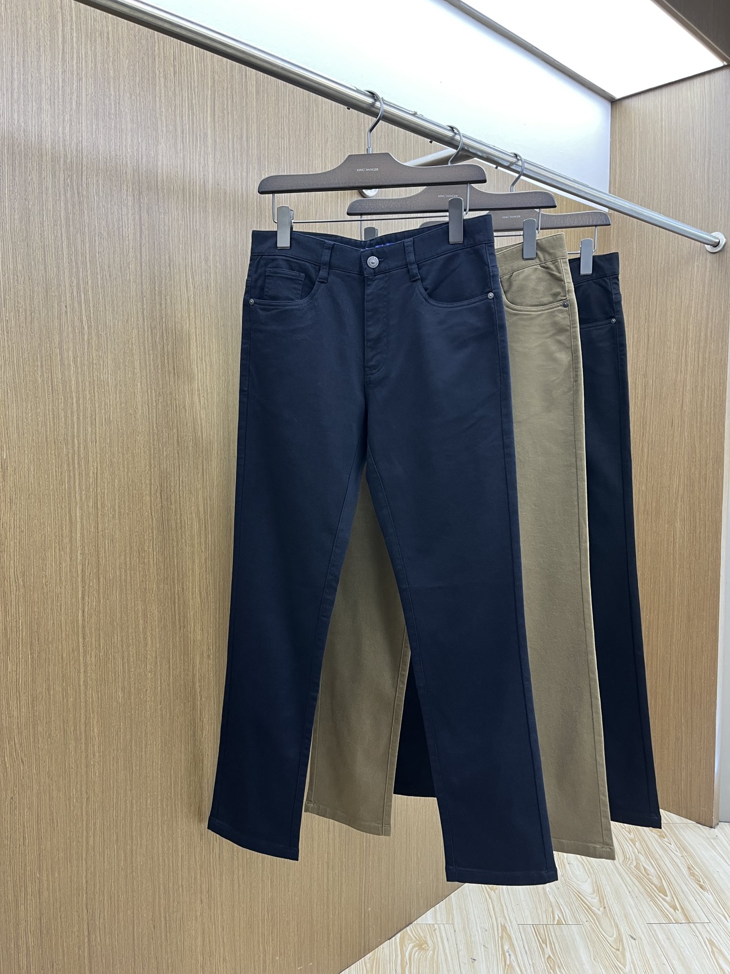 秋冬 BBR 🔥🔥ss秋冬新品，官网同步有售，男士高端商务休闲西裤，高端进口面料，带弹力，后面采用硅胶字