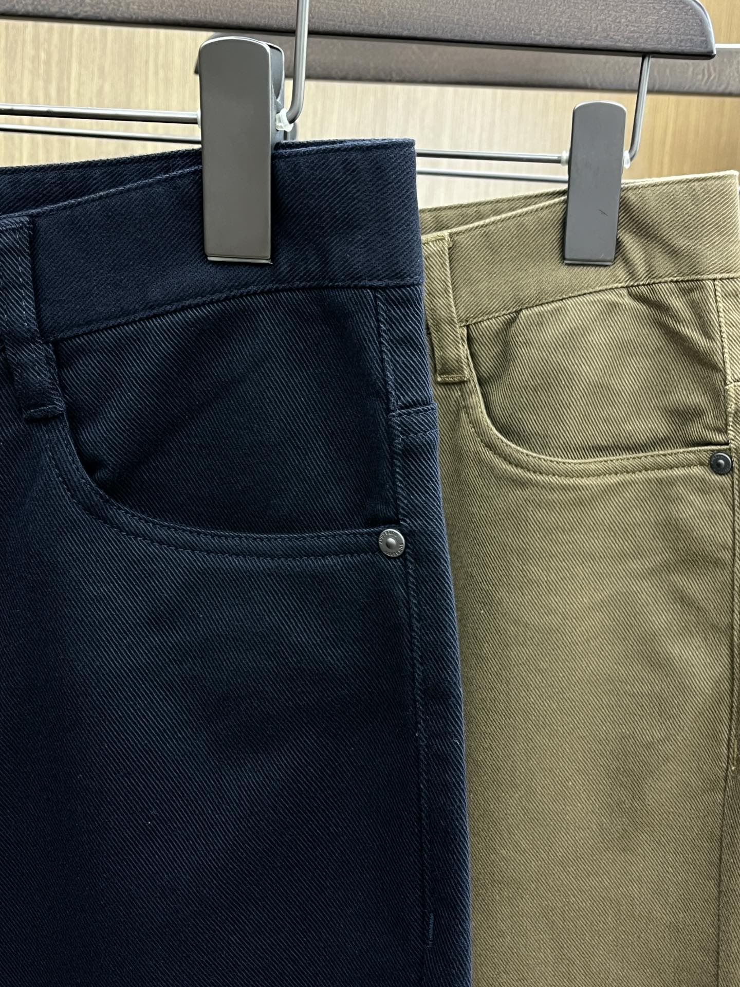 秋冬 BBR 🔥🔥ss秋冬新品，官网同步有售，男士高端商务休闲西裤，高端进口面料，带弹力，后面采用硅胶字