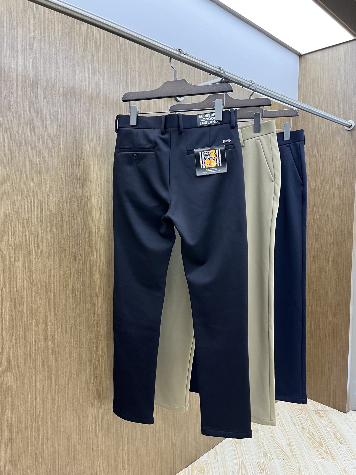 秋冬 BBR 🔥🔥ss秋冬新品，官网同步有售，男士高端商务休闲西裤，高端进口面料，带弹力，后面采用硅胶字