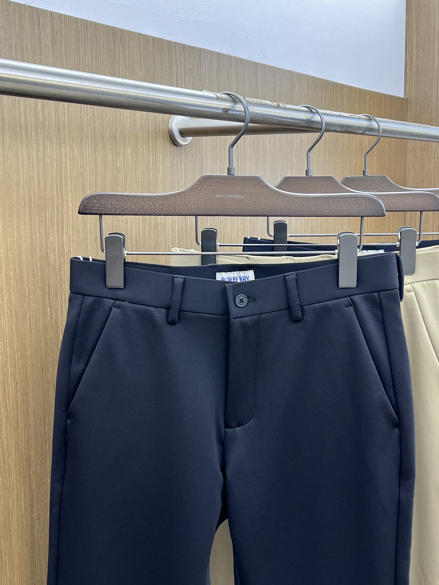 秋冬 BBR 🔥🔥ss秋冬新品，官网同步有售，男士高端商务休闲西裤，高端进口面料，带弹力，后面采用硅胶字