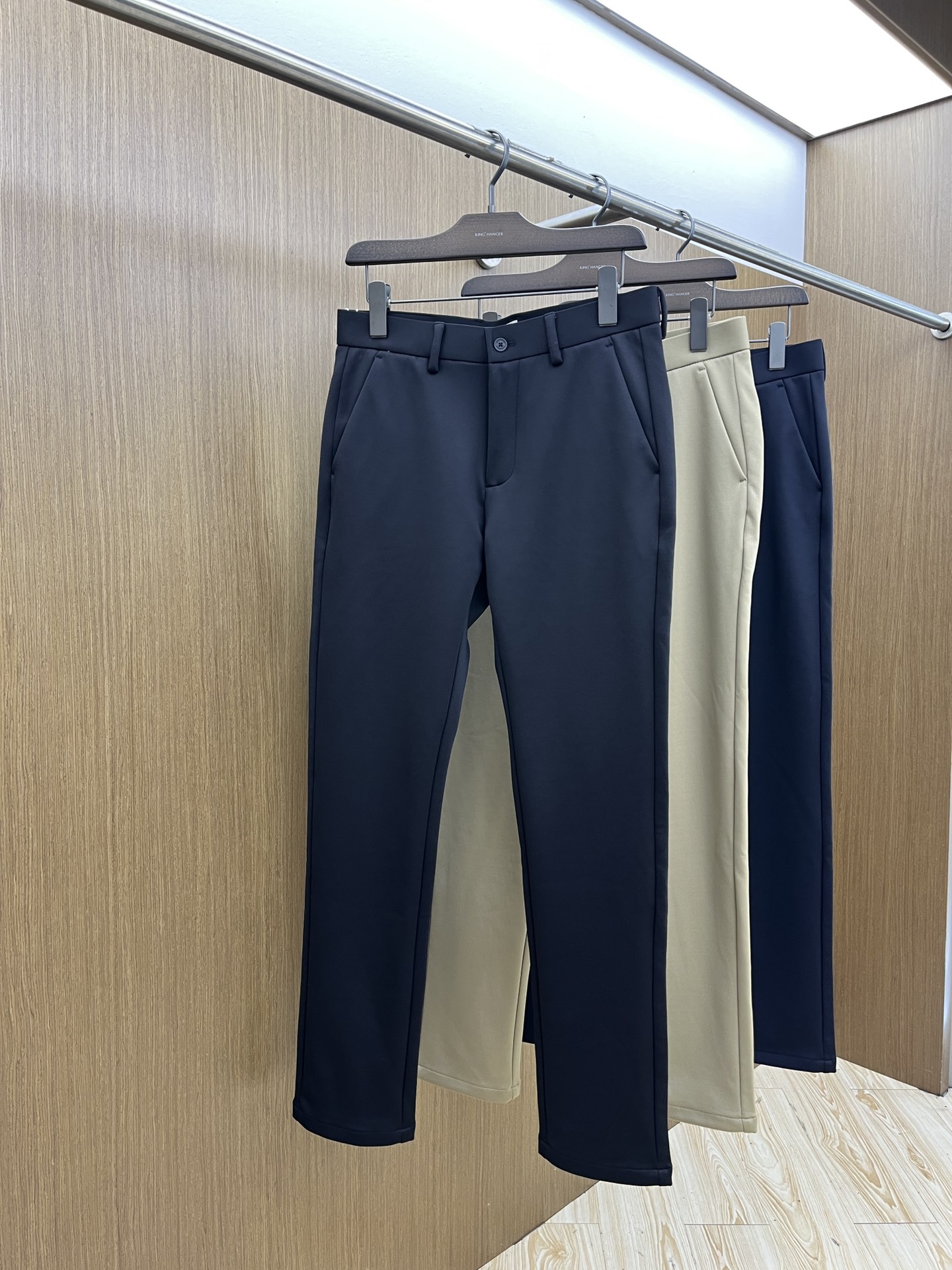 秋冬 BBR 🔥🔥ss秋冬新品，官网同步有售，男士高端商务休闲西裤，高端进口面料，带弹力，后面采用硅胶字