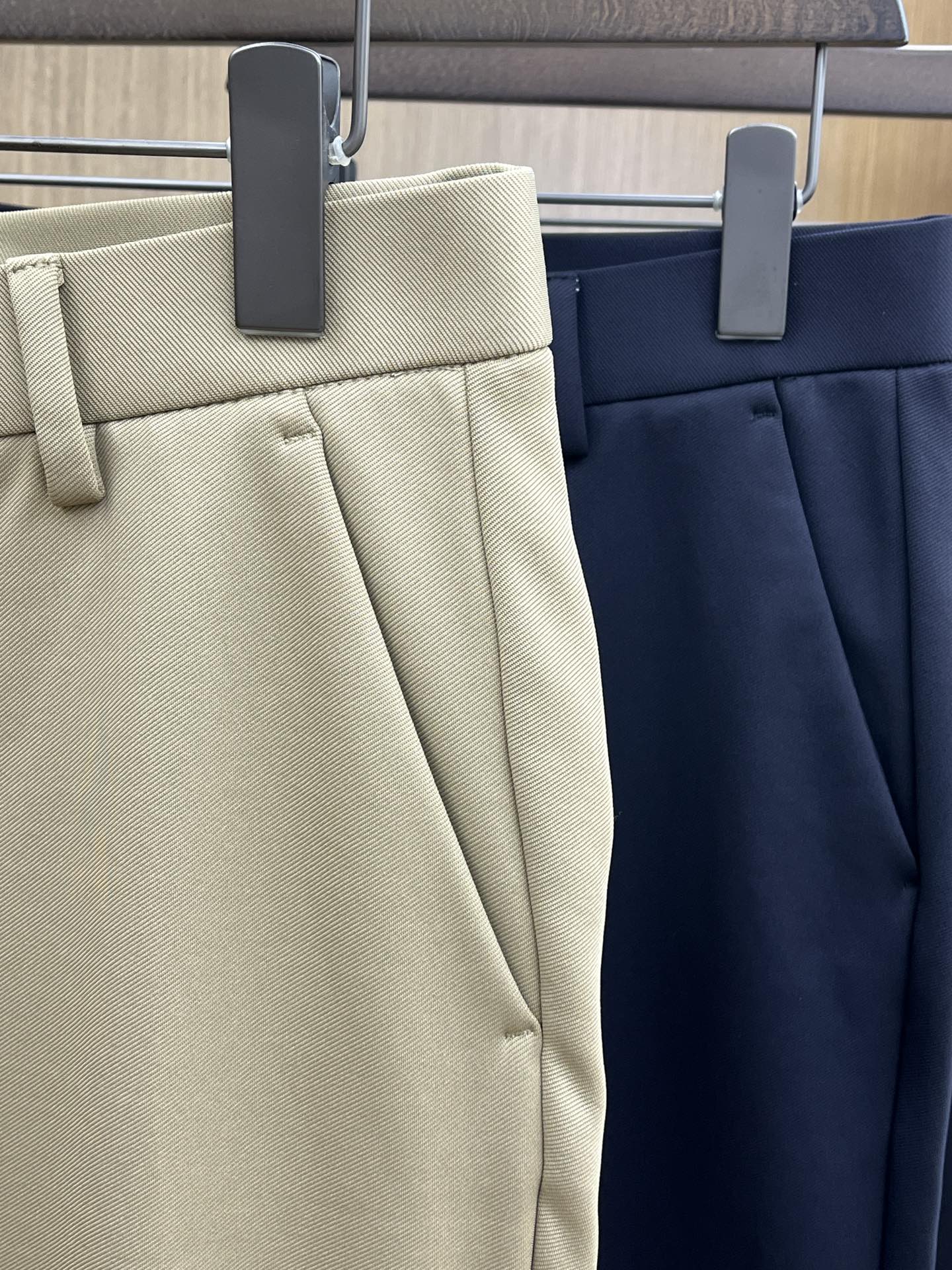 秋冬 BBR 🔥🔥ss秋冬新品，官网同步有售，男士高端商务休闲西裤，高端进口面料，带弹力，后面采用硅胶字