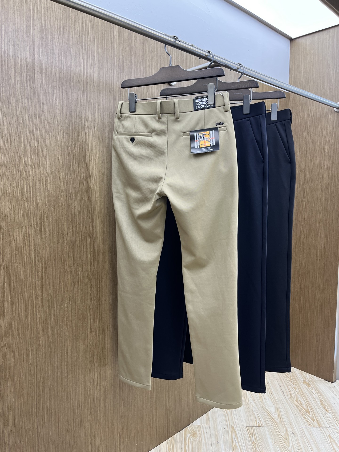 秋冬 BBR 🔥🔥ss秋冬新品，官网同步有售，男士高端商务休闲西裤，高端进口面料，带弹力，后面采用硅胶字