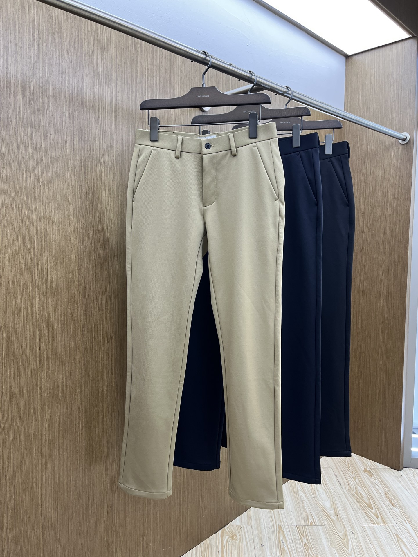 秋冬 BBR 🔥🔥ss秋冬新品，官网同步有售，男士高端商务休闲西裤，高端进口面料，带弹力，后面采用硅胶字