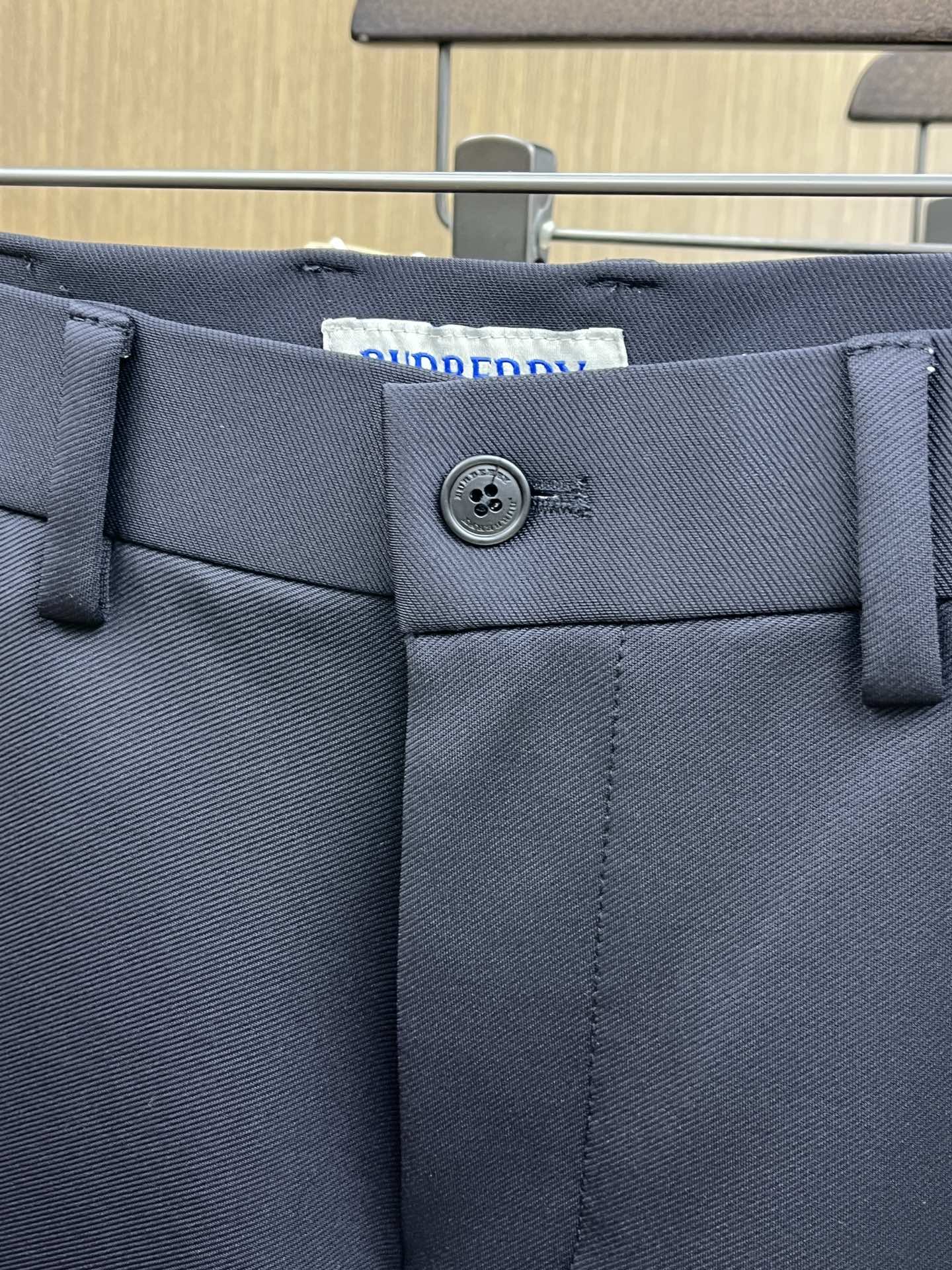 秋冬 BBR 🔥🔥ss秋冬新品，官网同步有售，男士高端商务休闲西裤，高端进口面料，带弹力，后面采用硅胶字