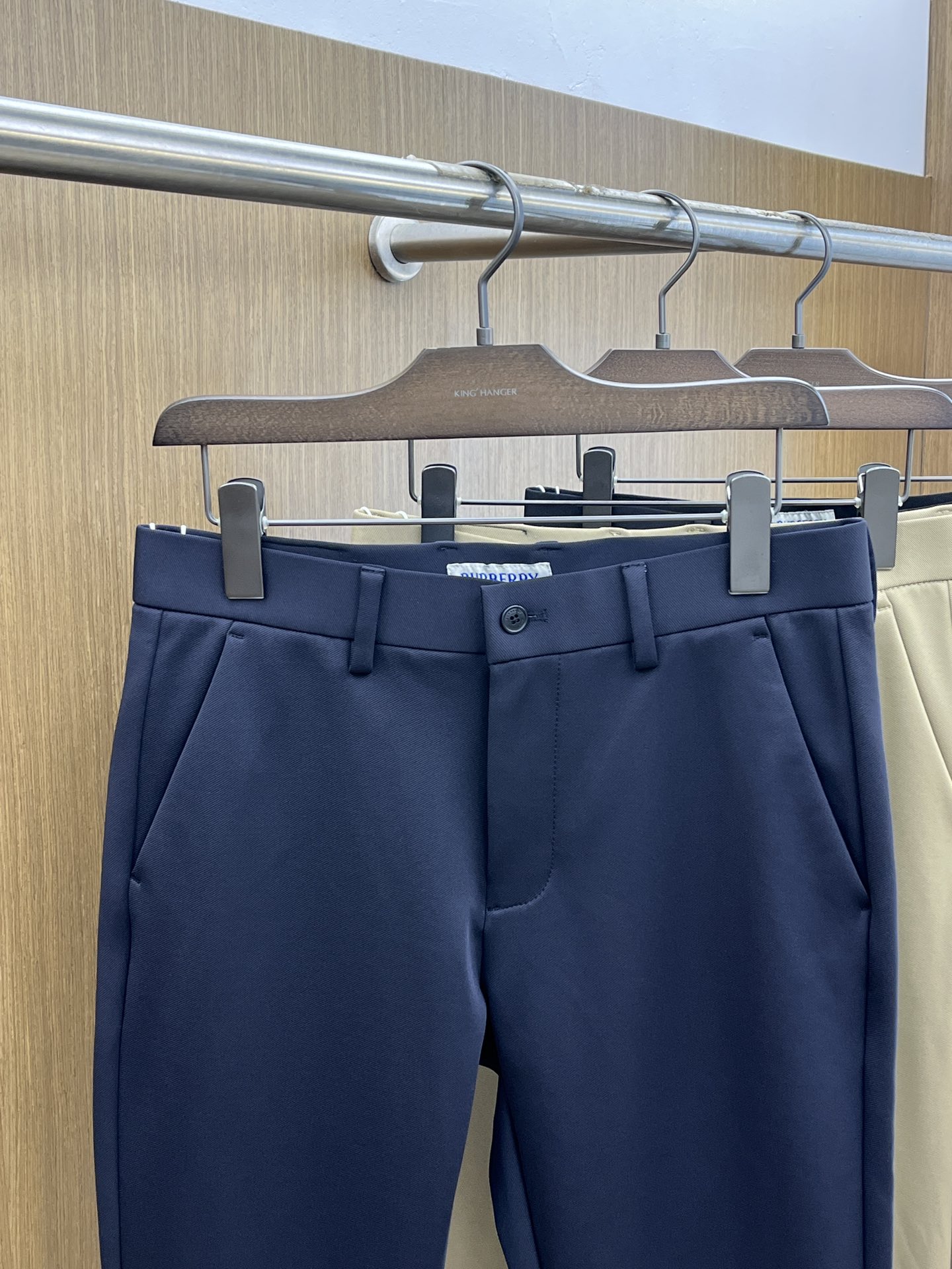 秋冬 BBR 🔥🔥ss秋冬新品，官网同步有售，男士高端商务休闲西裤，高端进口面料，带弹力，后面采用硅胶字