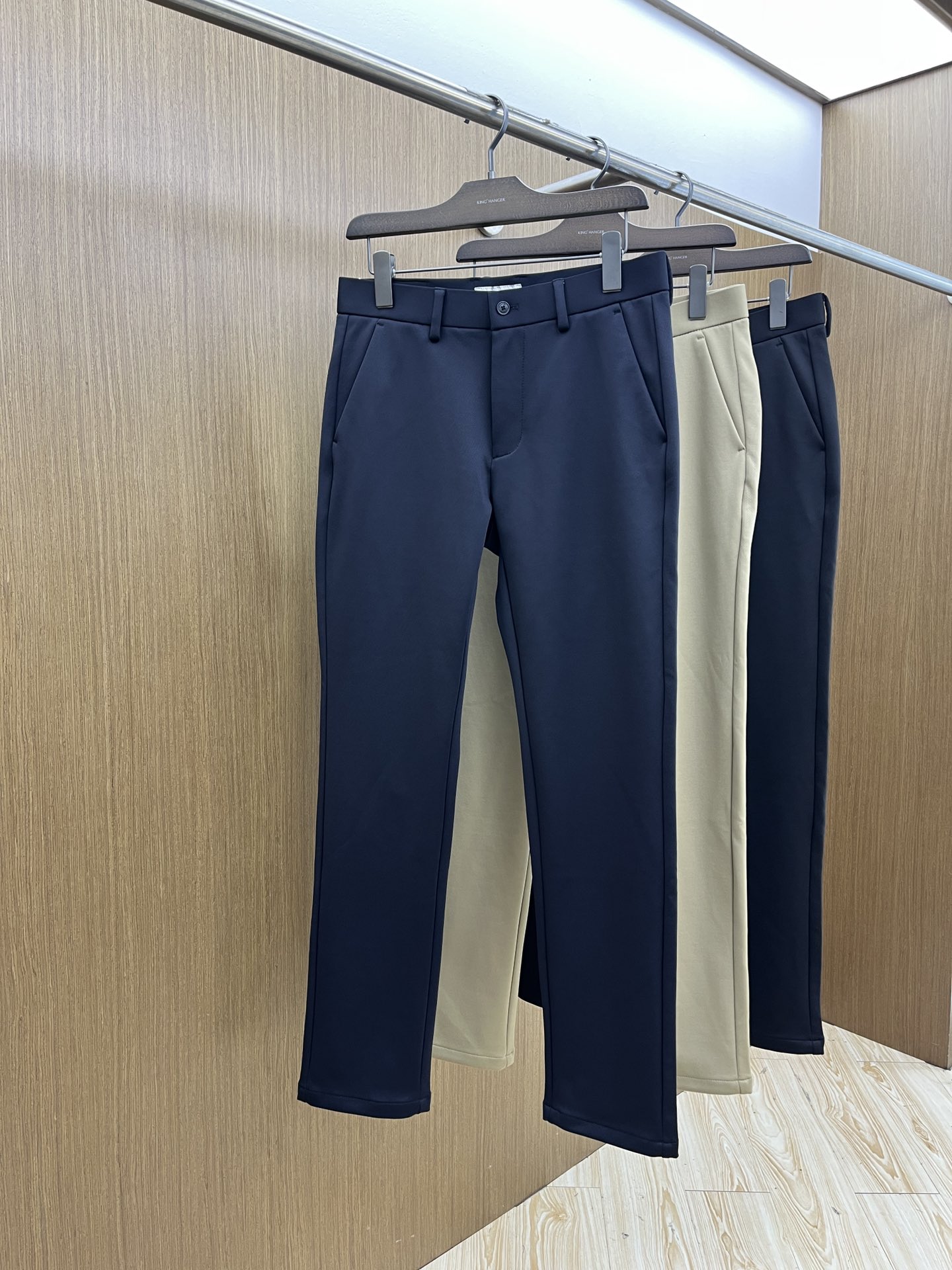 秋冬 BBR 🔥🔥ss秋冬新品，官网同步有售，男士高端商务休闲西裤，高端进口面料，带弹力，后面采用硅胶字