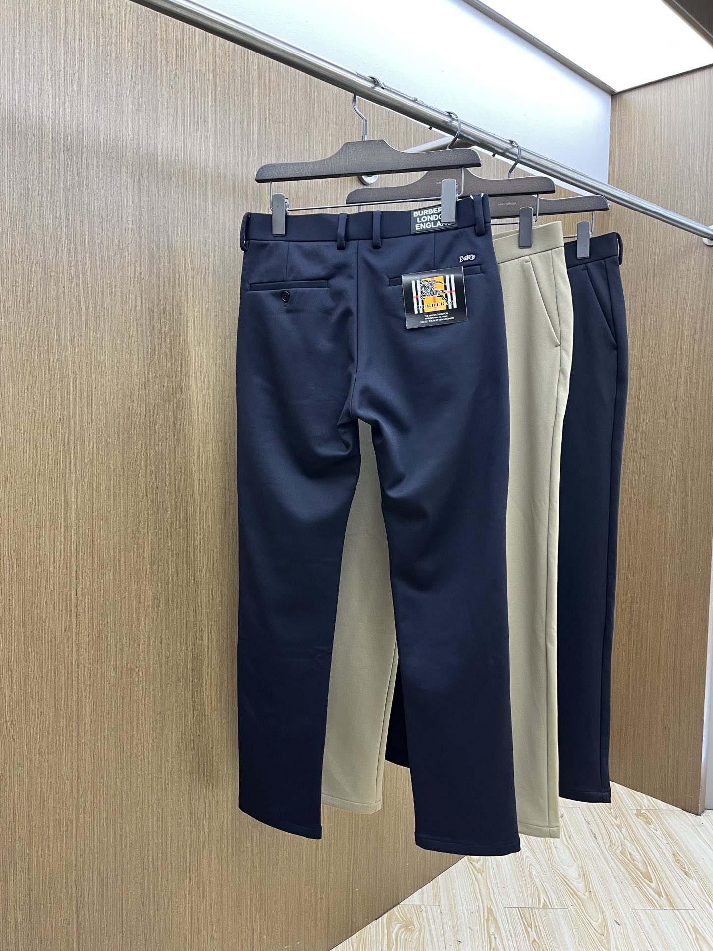 秋冬 BBR 🔥🔥ss秋冬新品，官网同步有售，男士高端商务休闲西裤，高端进口面料，带弹力，后面采用硅胶字