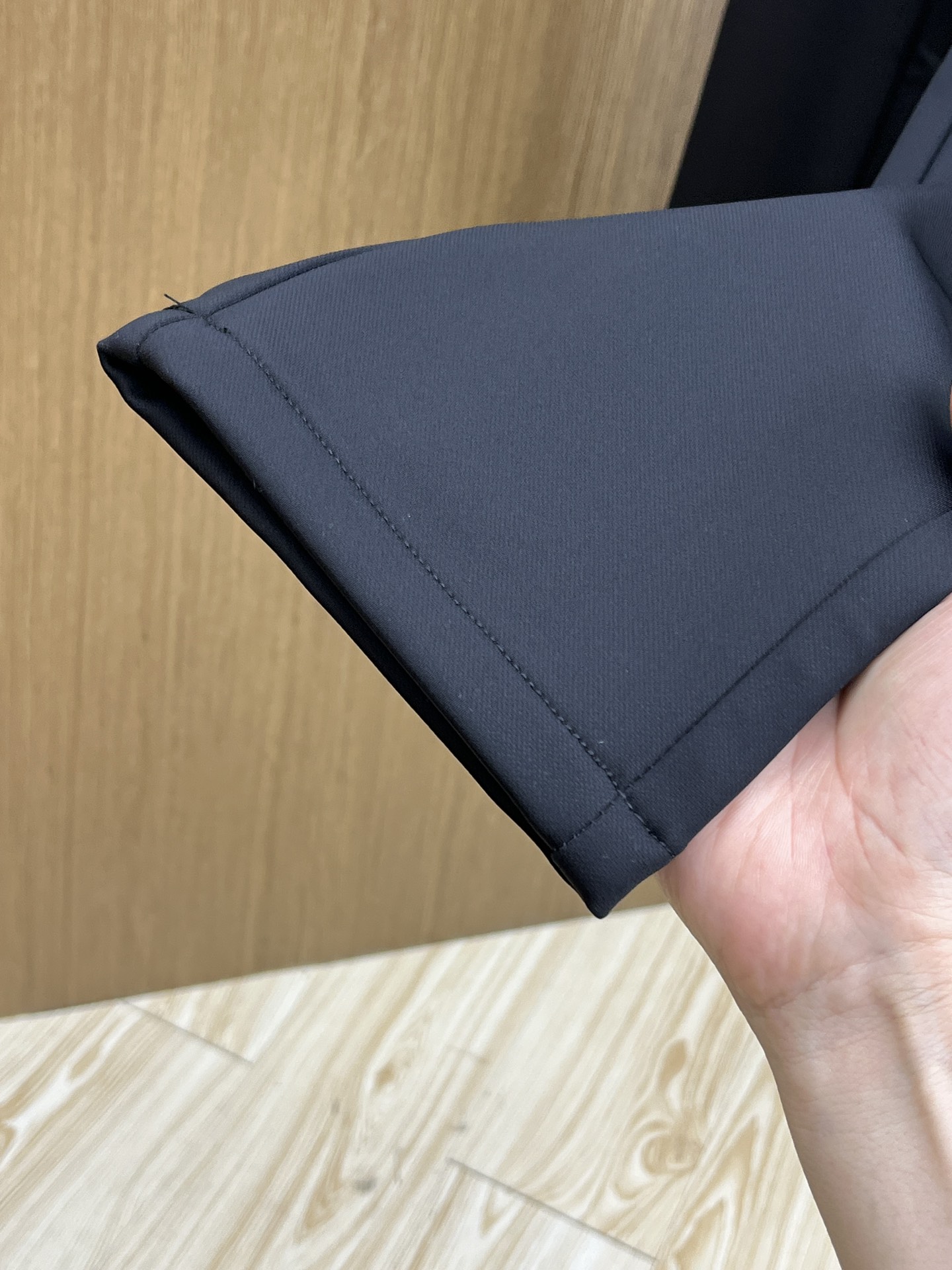 秋冬 ZZ 🔥🔥ss秋冬新品，官网同步有售，男士高端商务休闲西裤，高端进口面料，带弹力，后面采用硅胶字母