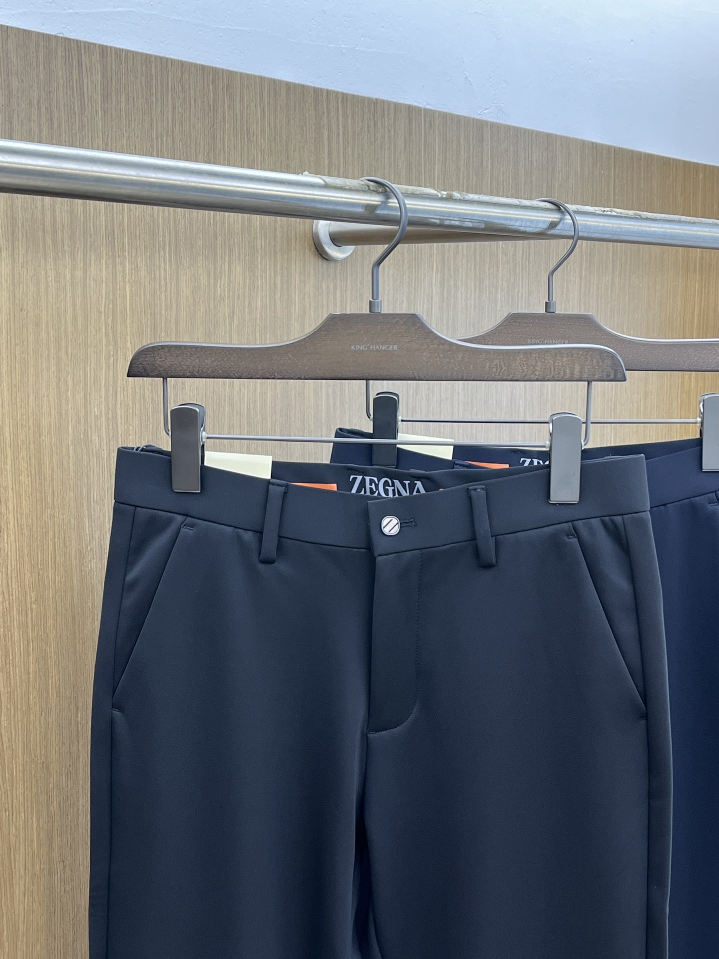 秋冬 ZZ 🔥🔥ss秋冬新品，官网同步有售，男士高端商务休闲西裤，高端进口面料，带弹力，后面采用硅胶字母