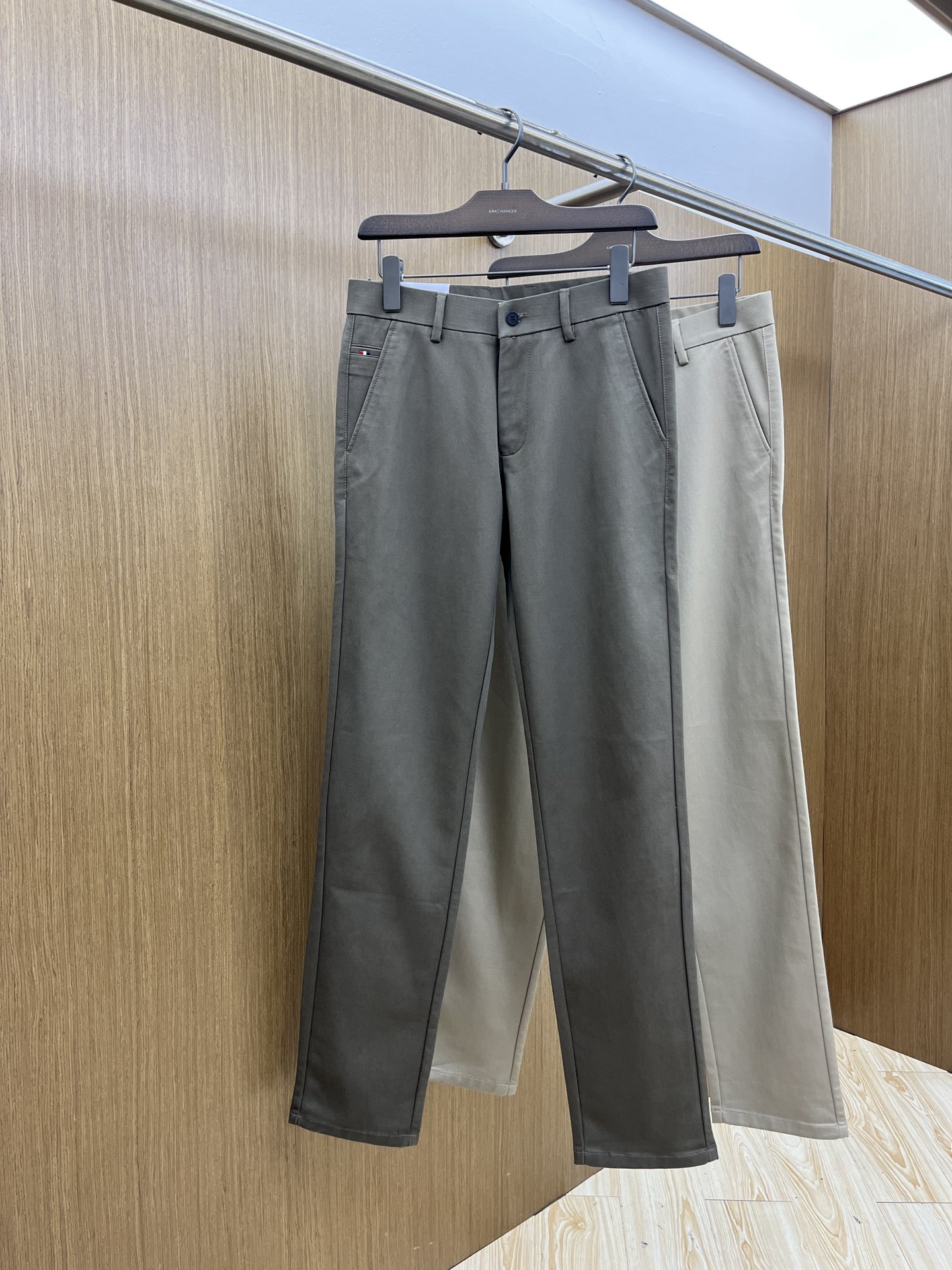 秋冬 CD 🔥🔥ss秋冬新品，官网同步有售，男士高端商务休闲西裤，高端进口面料，带弹力，后面采用硅胶字母