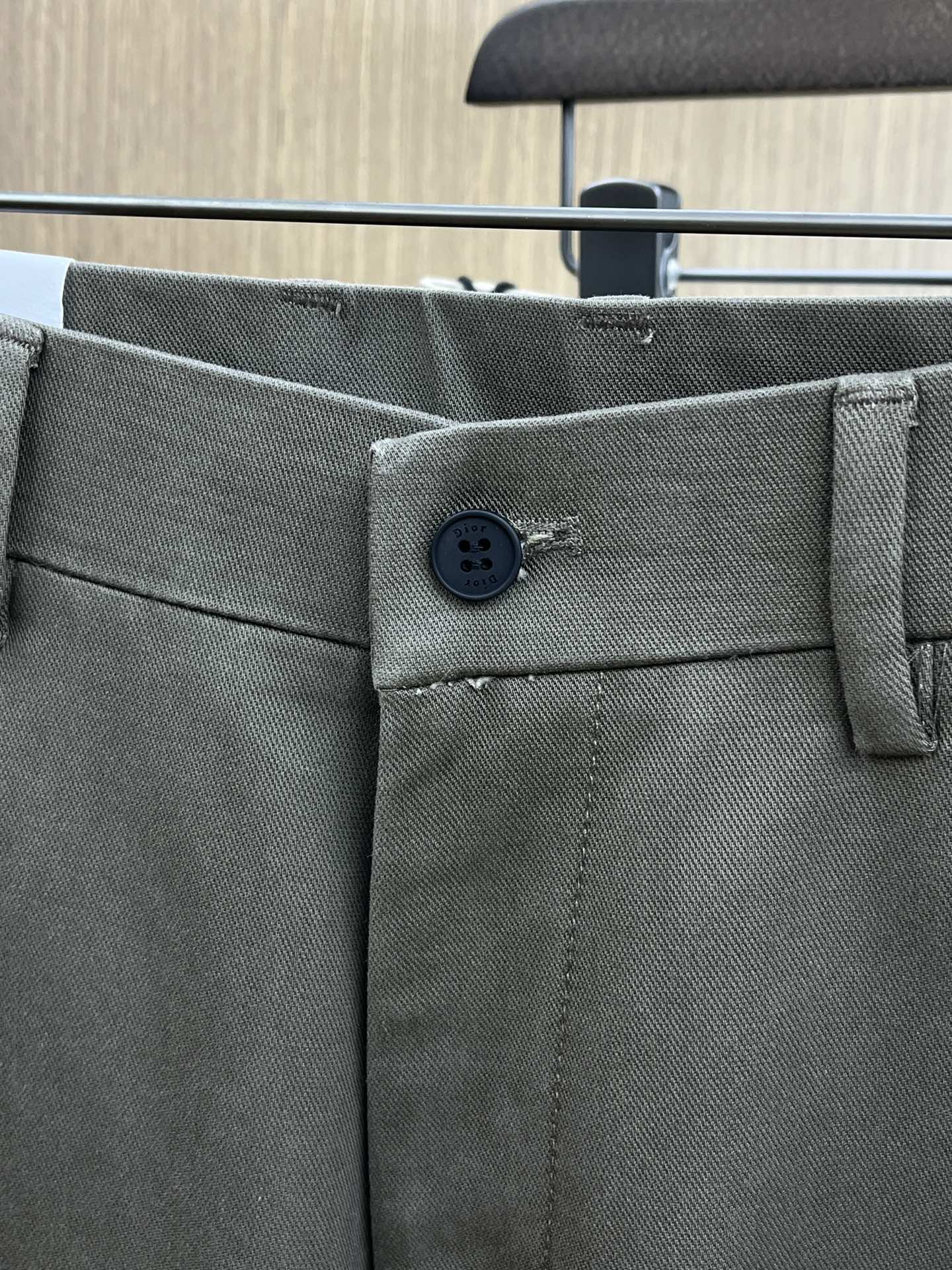 秋冬 CD 🔥🔥ss秋冬新品，官网同步有售，男士高端商务休闲西裤，高端进口面料，带弹力，后面采用硅胶字母