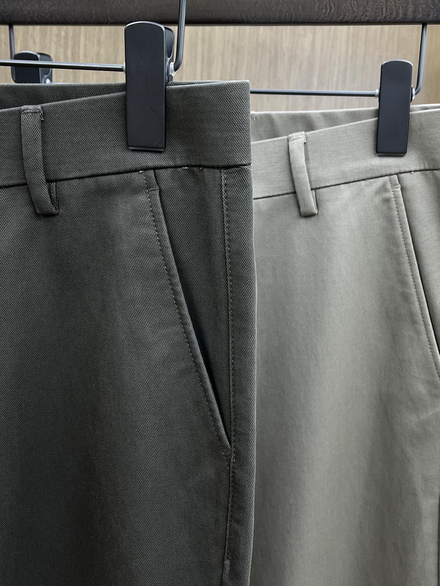 秋冬 CD 🔥🔥ss秋冬新品，官网同步有售，男士高端商务休闲西裤，高端进口面料，带弹力，后面采用硅胶字母