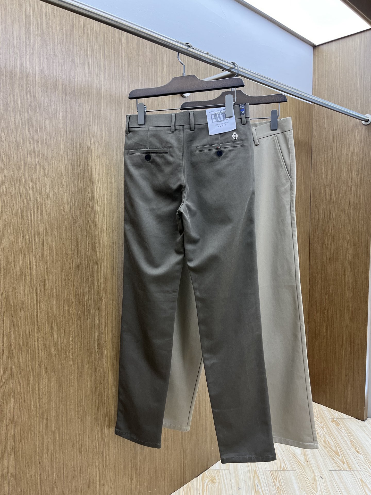 秋冬 CD 🔥🔥ss秋冬新品，官网同步有售，男士高端商务休闲西裤，高端进口面料，带弹力，后面采用硅胶字母