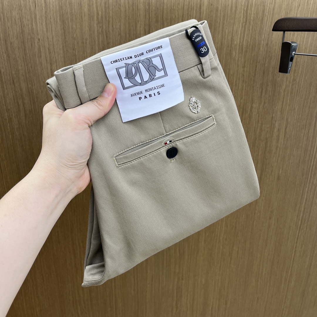 秋冬 CD 🔥🔥ss秋冬新品，官网同步有售，男士高端商务休闲西裤，高端进口面料，带弹力，后面采用硅胶字母